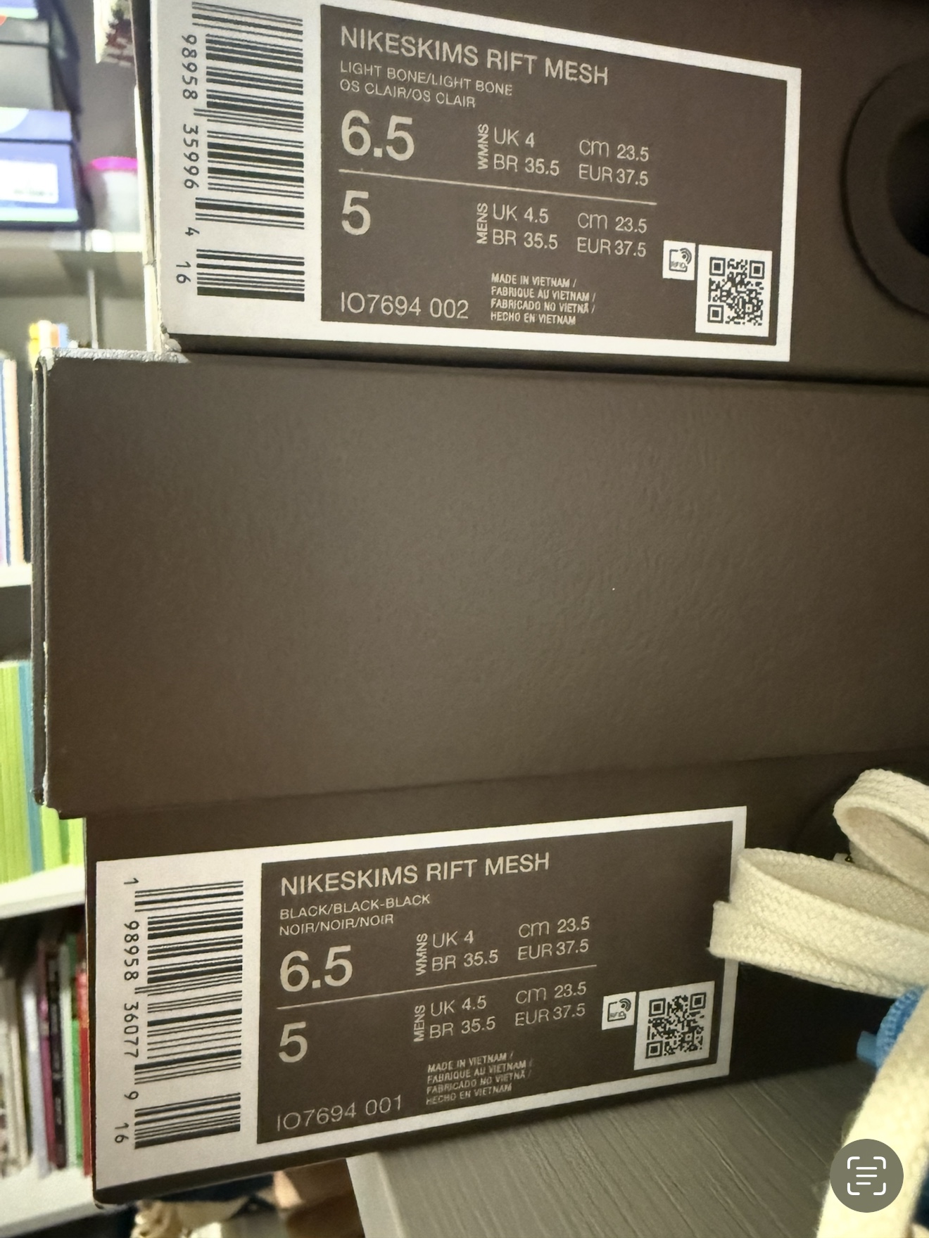 (W) NikeSKIMS Rift Mesh Shoes Light Bone Light Orewood Brown Light Bone, (W) NikeSKIMS Rift Mesh Black Dark Smoke Grey 착용 스타일 - 7