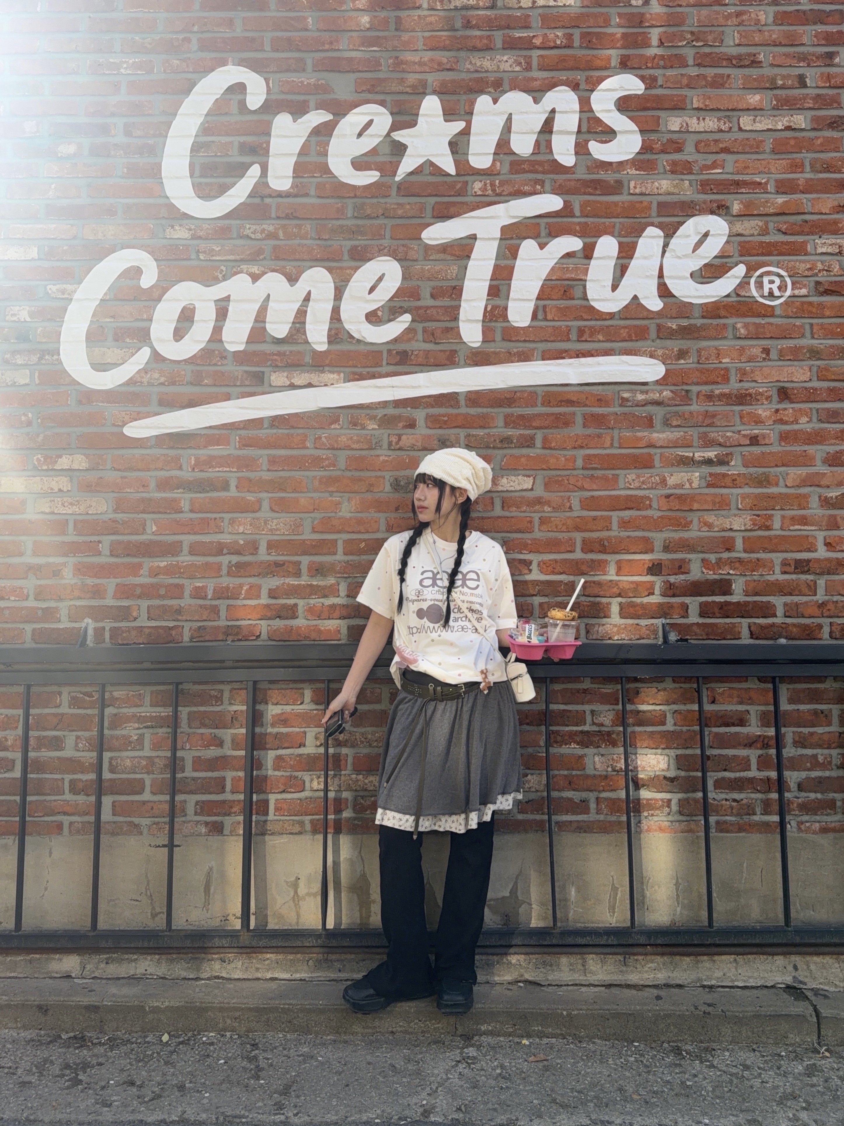 AEAE Layered Skirt Charcoal, AEAE Web Logo Flower T-Shirts Light Grey 착용 스타일 - 2