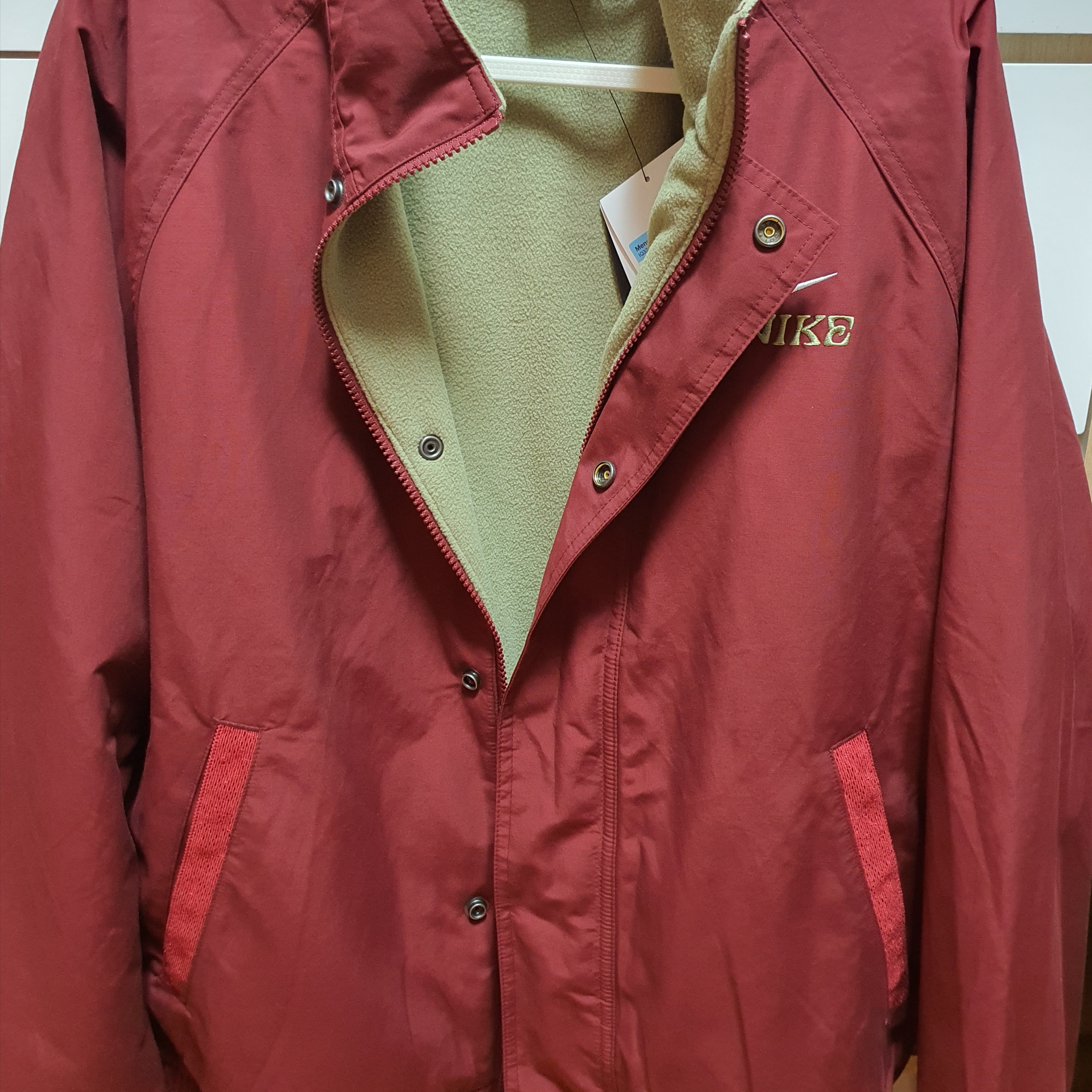 Nike Club LNY Jacket Dark Team Red (IQ3705-613) 착용 스타일