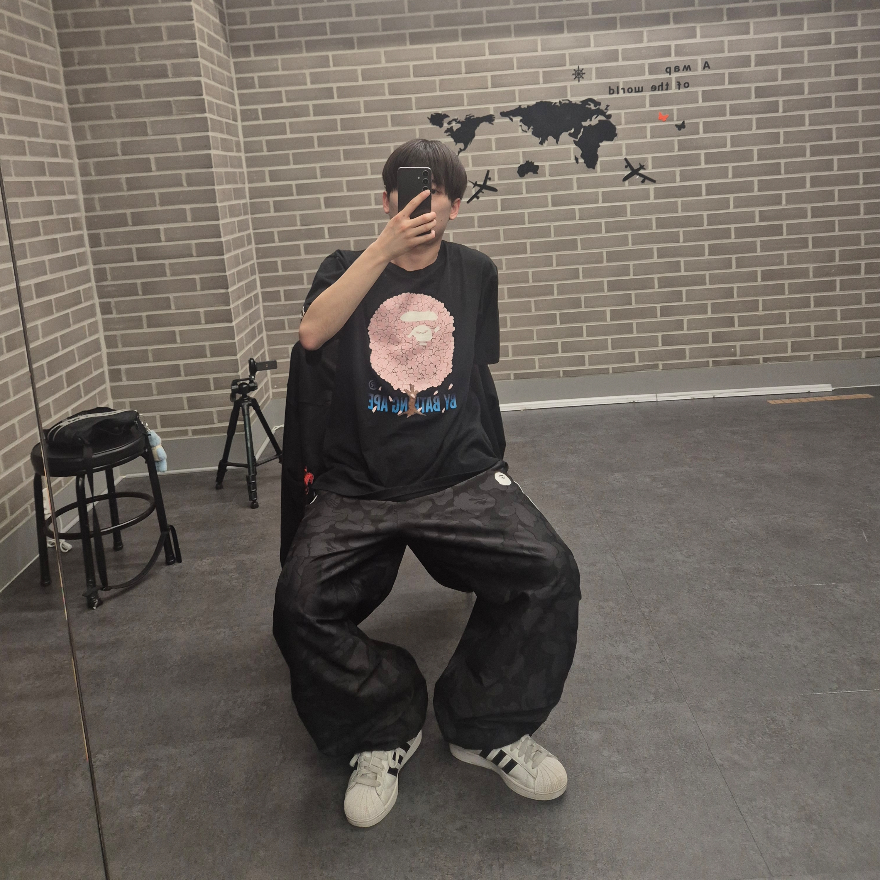 BAPE Sakura By Bathing Ape T-Shirt #1 Black, Adidas x BAPE Jacquard Pants Black - KR Sizing 착용 스타일 - 2