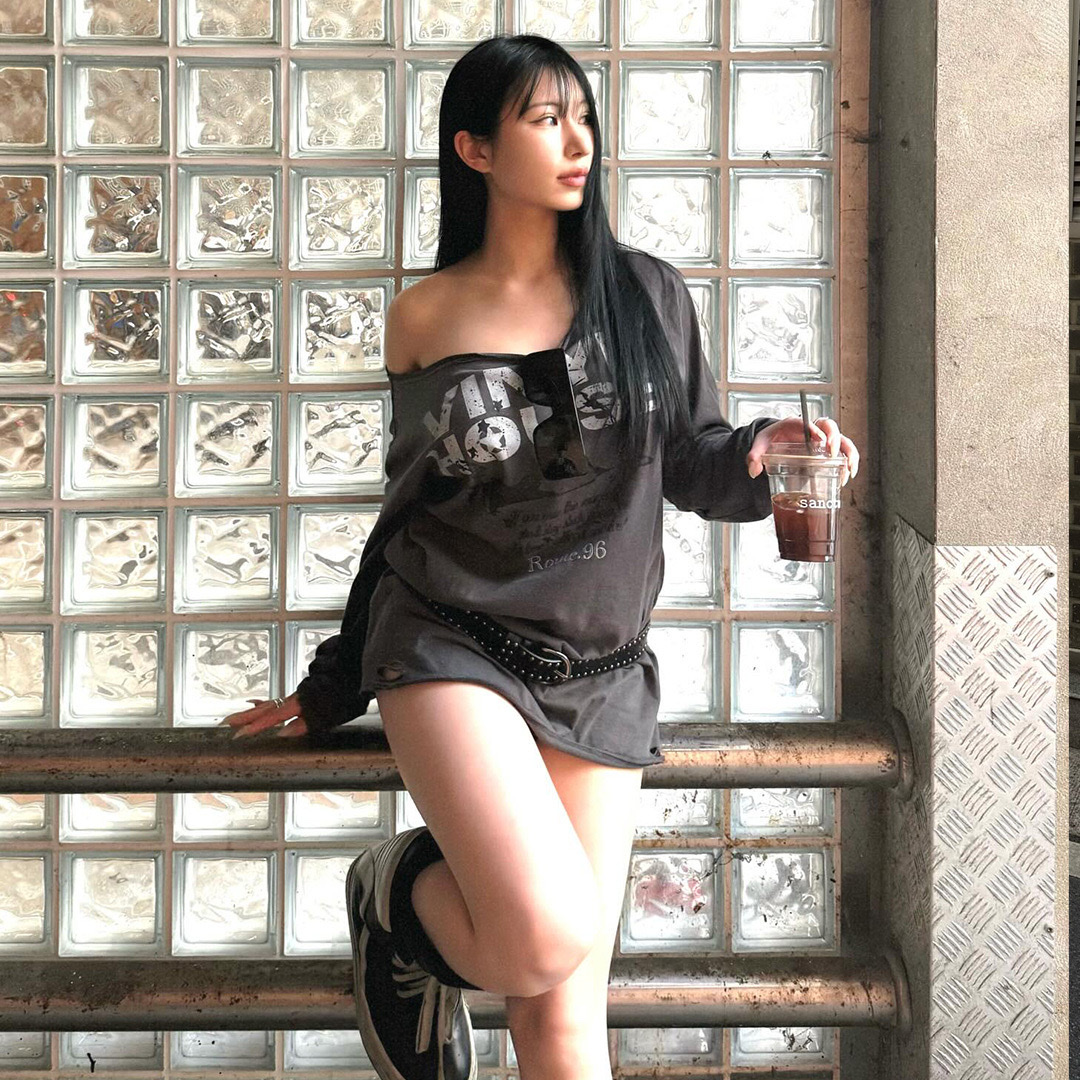 Thevinylhouse Raw Cut Over Ls Tee (W) Charcoal, (W) Rick Owens Geobasket Sneakers Black Milk 착용 스타일