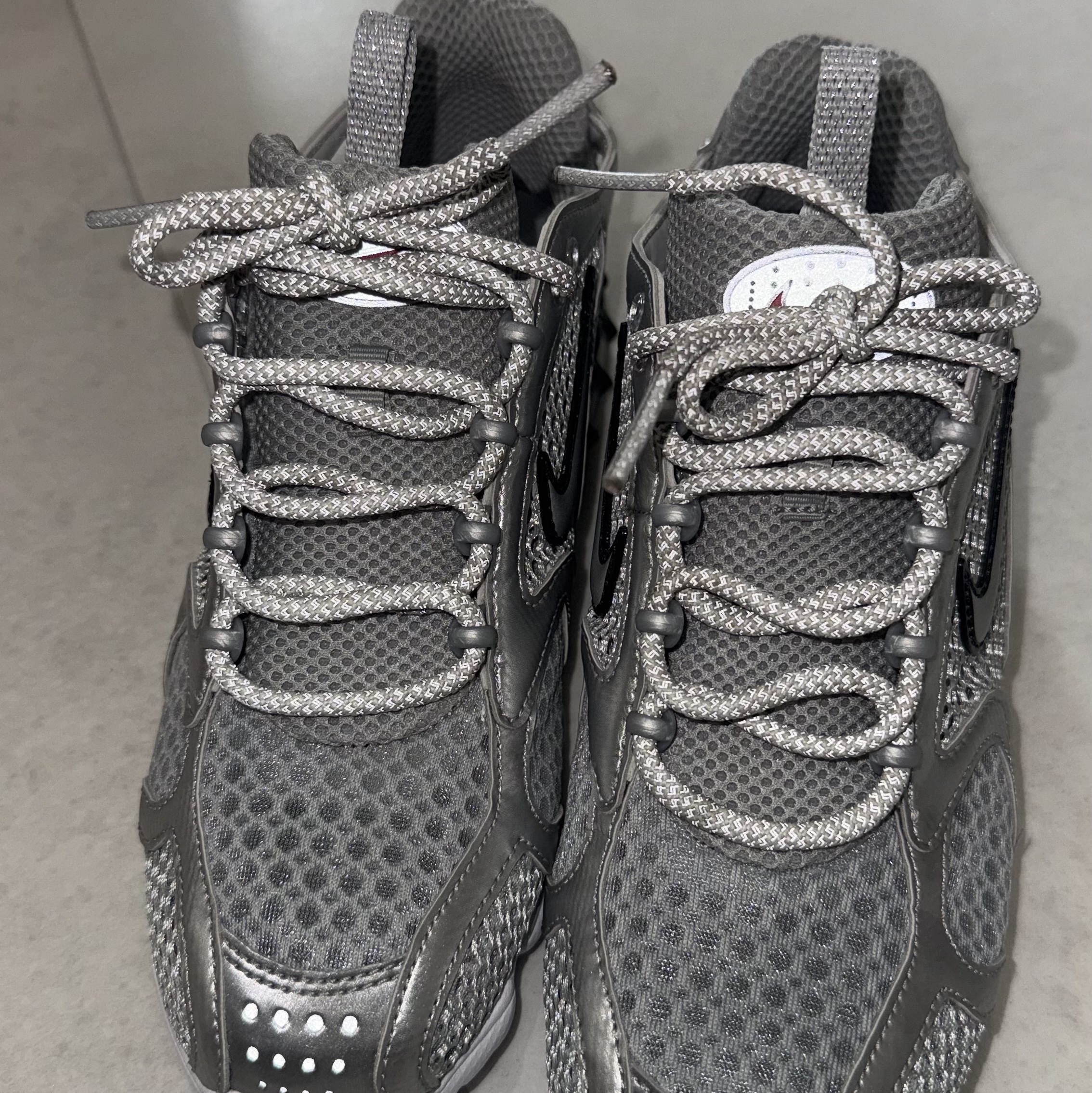 Nike Air Zoom Spiridon Cage 2 Metallic Silver, Adidas Yeezy Boost 350 V2 Yeshaya - Non-Reflective 착용 스타일 - 3
