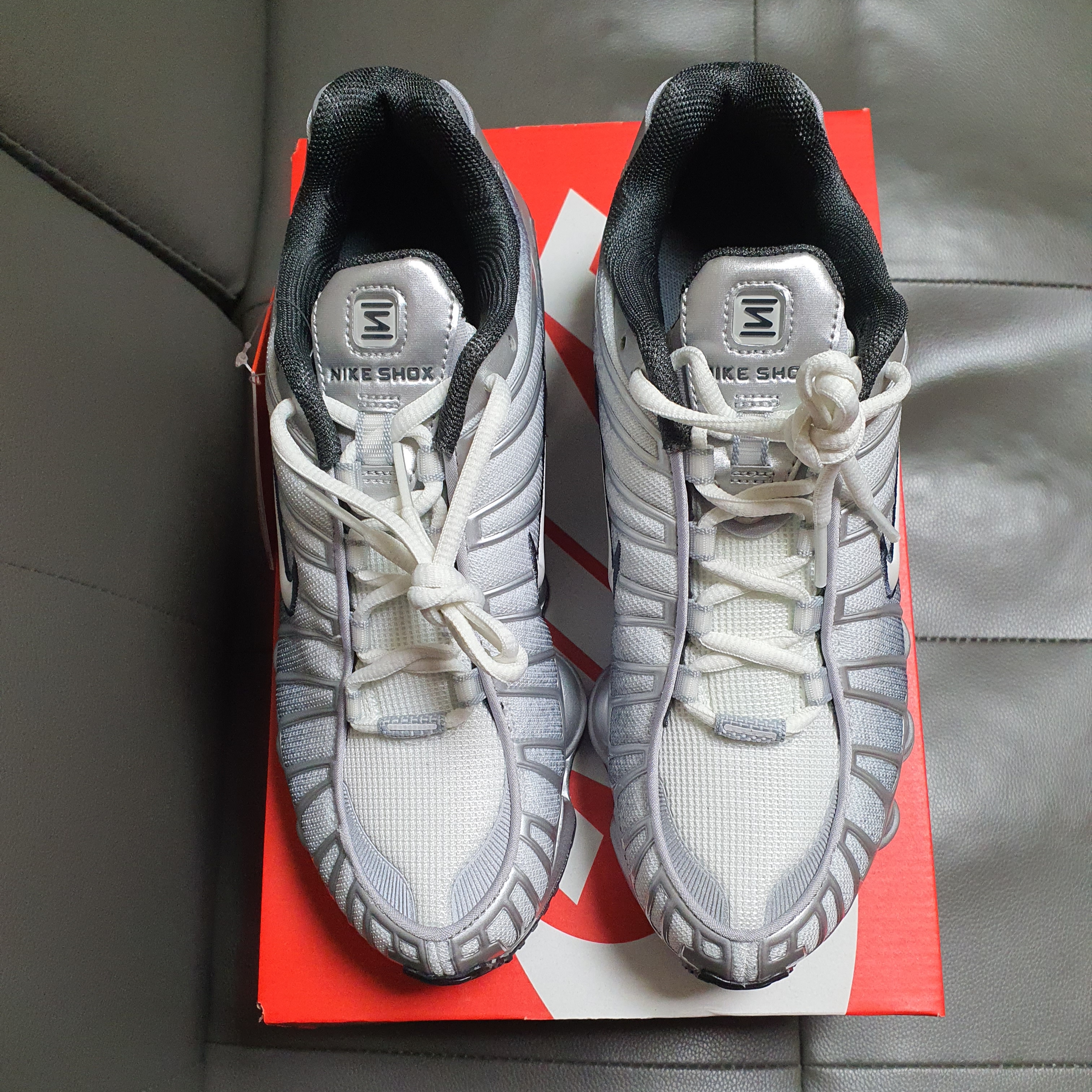 Nike Shox TL Metallic Silver Wolf Grey 착용 스타일