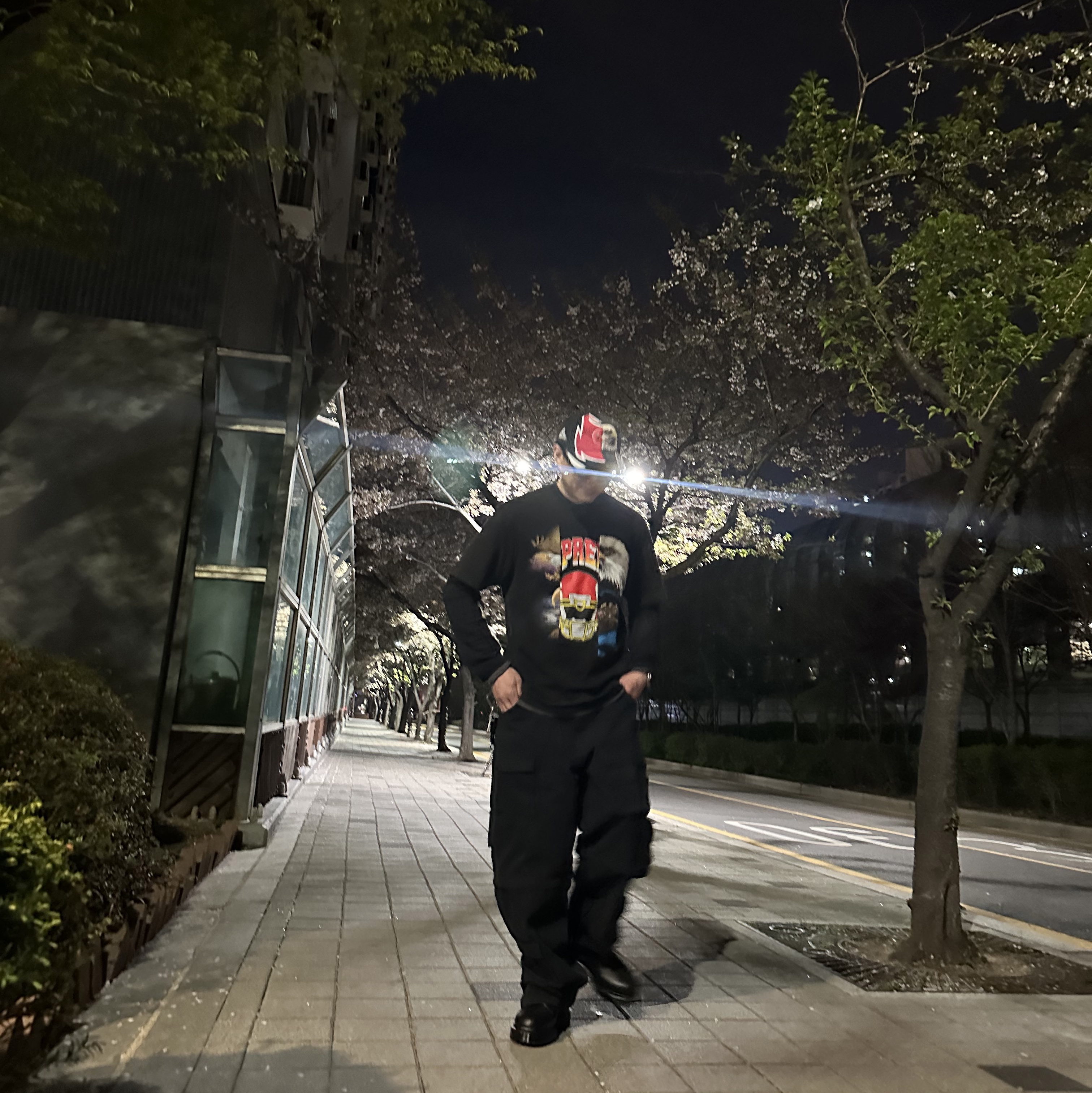 Supreme x MM6 Maison Margiela Split S/S Top Black - 26SS, Supreme x MM6 Maison Margiela Split 6-Panel Black - 26SS 착용 스타일 - 2