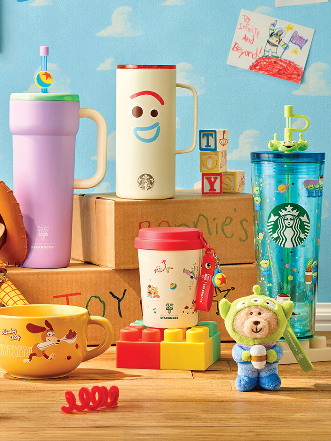 Starbucks x Toy Story 5 MD Woody Bearista Keychain Yellow, Starbucks x Toy Story 5 MD Buzz Bearista Keychain Purple 착용 스타일 - 3