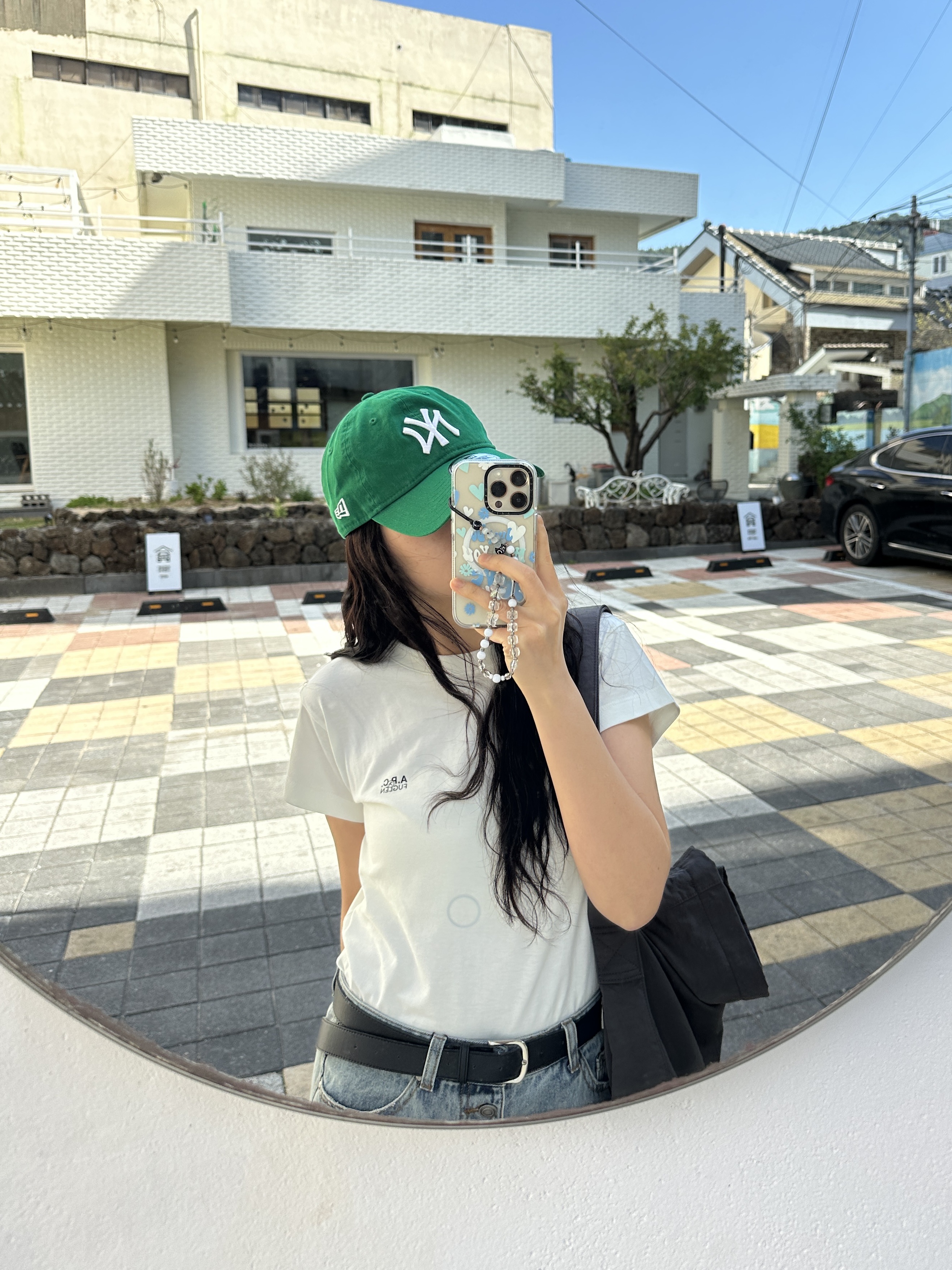 New Era x MoMA New York Yankees Cap Kelly Green, (W) A.P.C. x Fuglen T-Shirt Ivory 착용 스타일 - 3