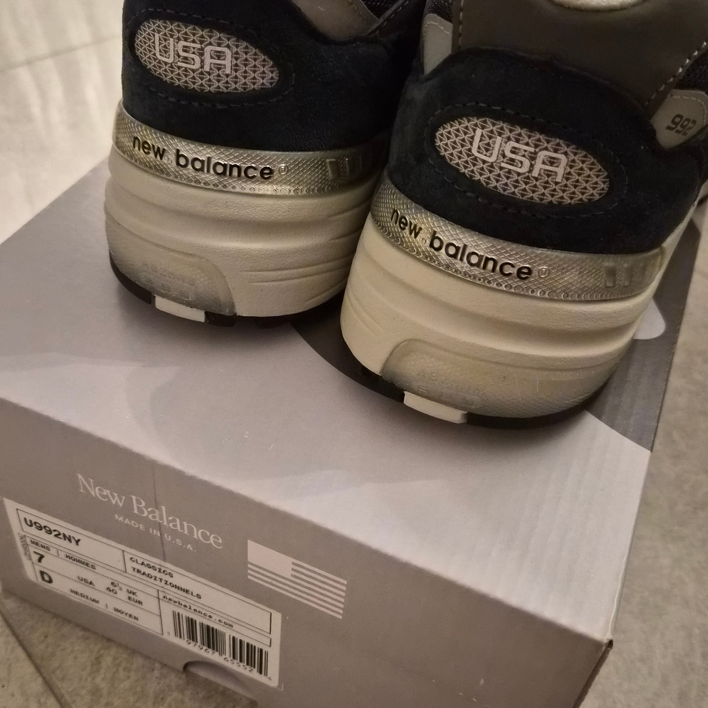 New Balance 992 Made in USA Core Navy 착용 스타일 - 3
