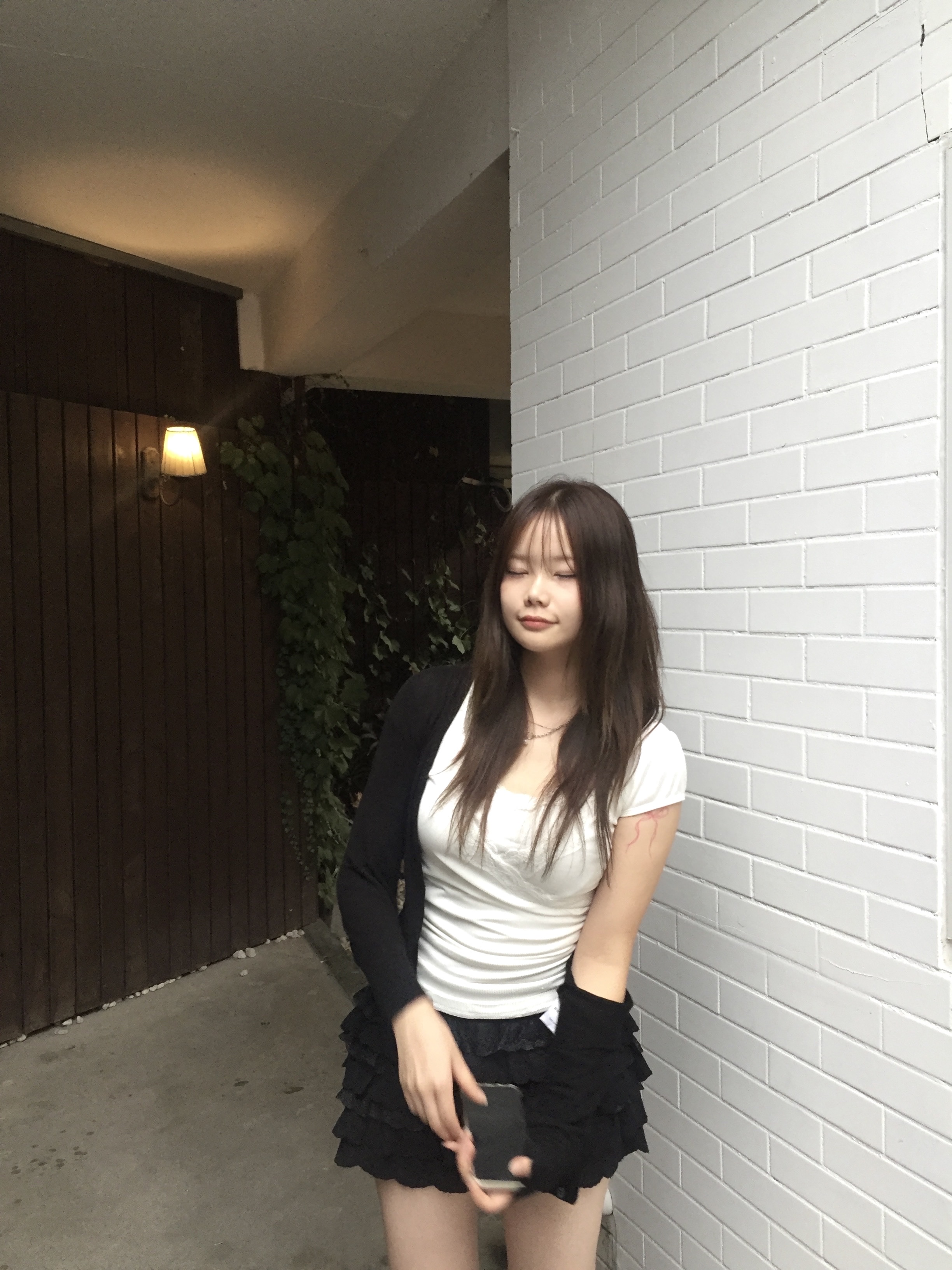 Sculptor Lace Cami Top White 착용 스타일 - 2