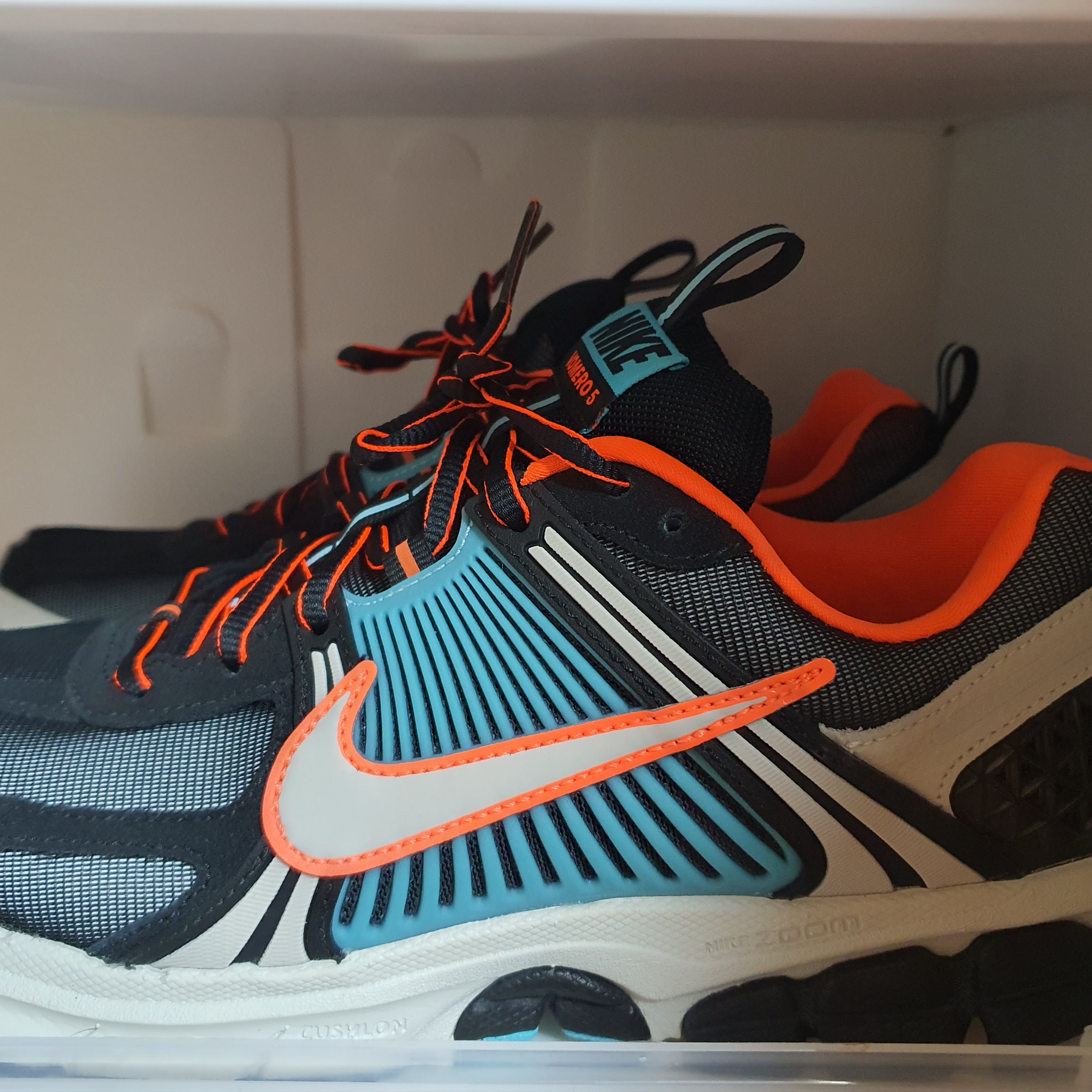 (W) Nike Zoom Vomero 5 Black Blue Gaze 착용 스타일