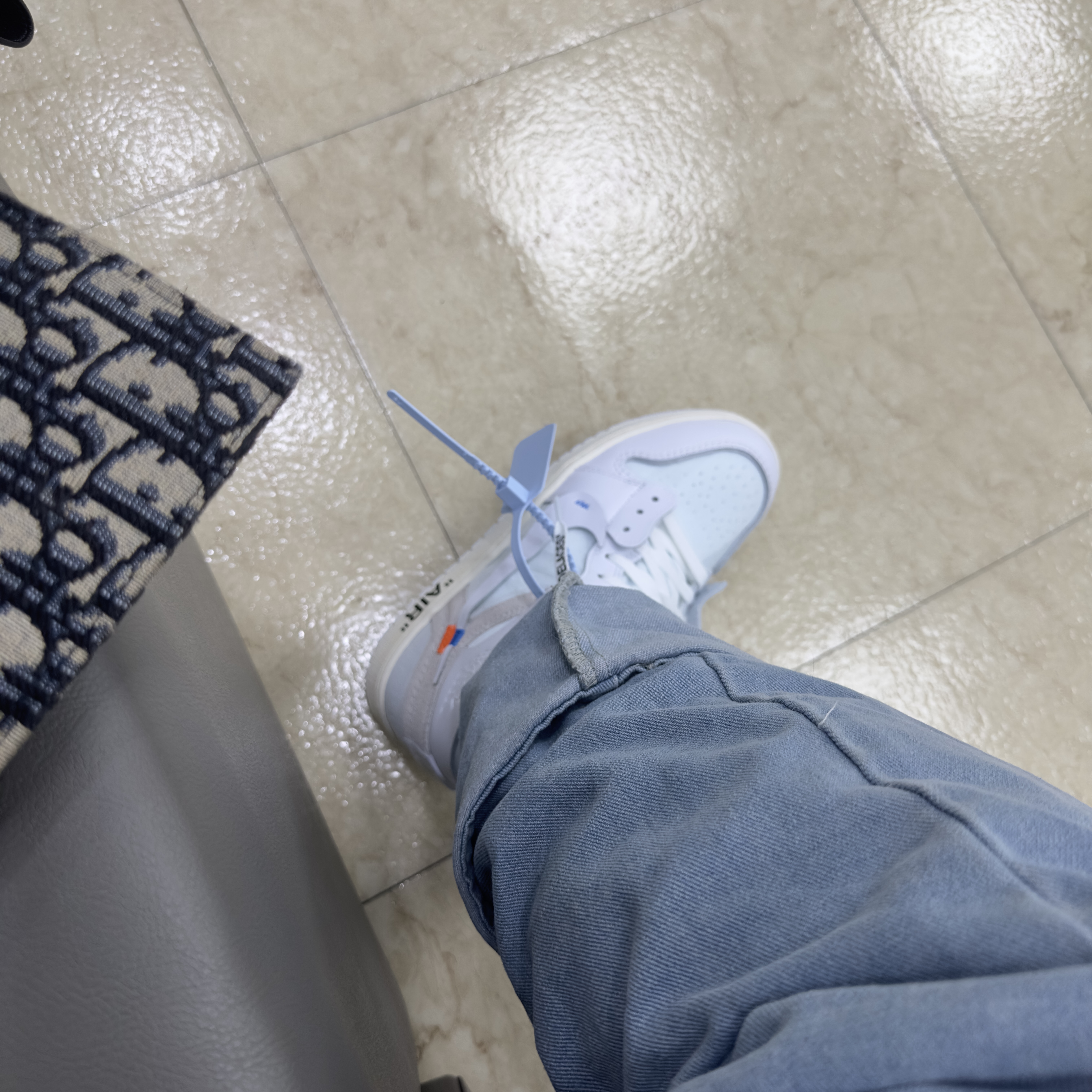 Jordan 1 x Virgil Abloh Archive Retro High Alaska White 착용 스타일 - 2
