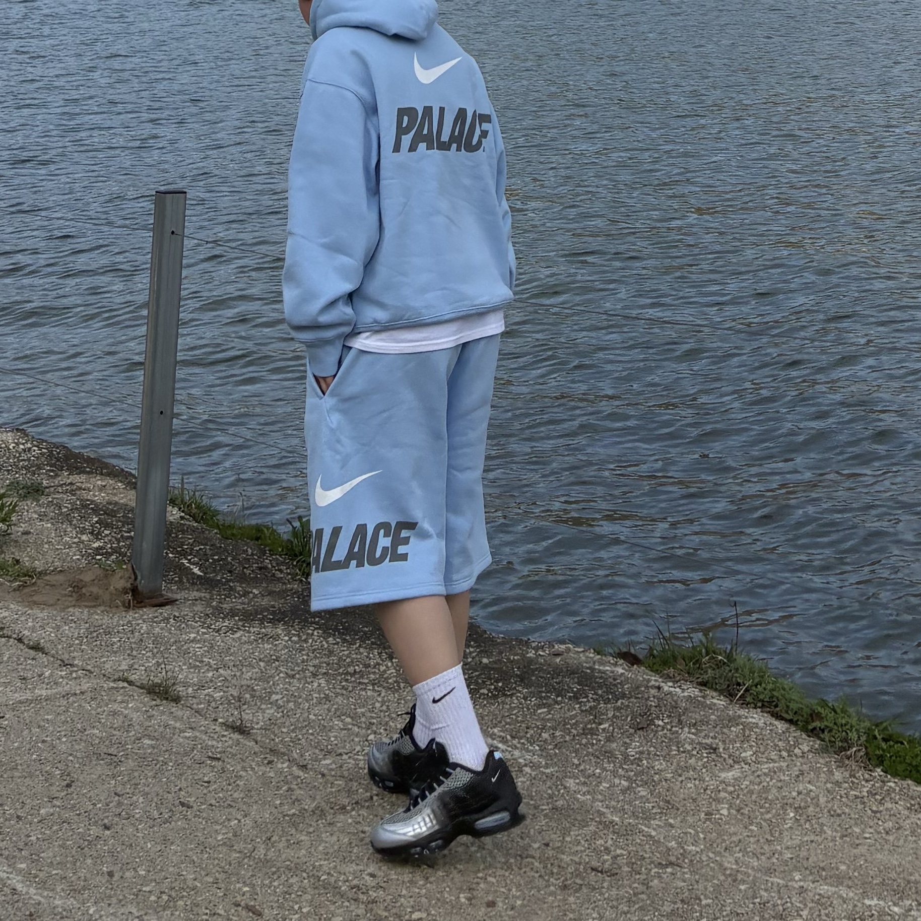 Palace x Nike Font Swoosh Hood Sky Blue - 26SS, Nike x Palace Air Max 95 Metallic Silver Aluminum 착용 스타일
