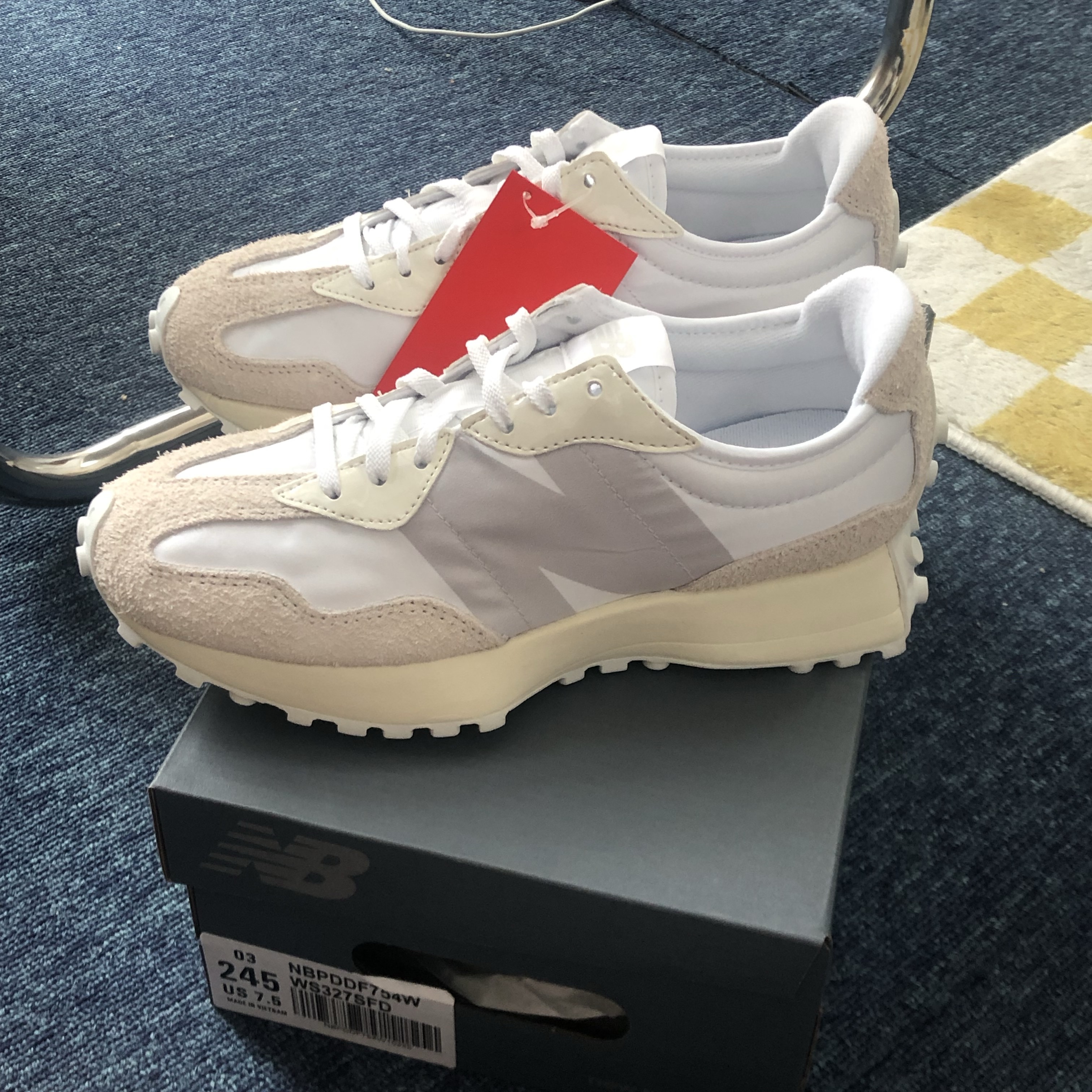 (W) New Balance 327 White Moonbeam 착용 스타일