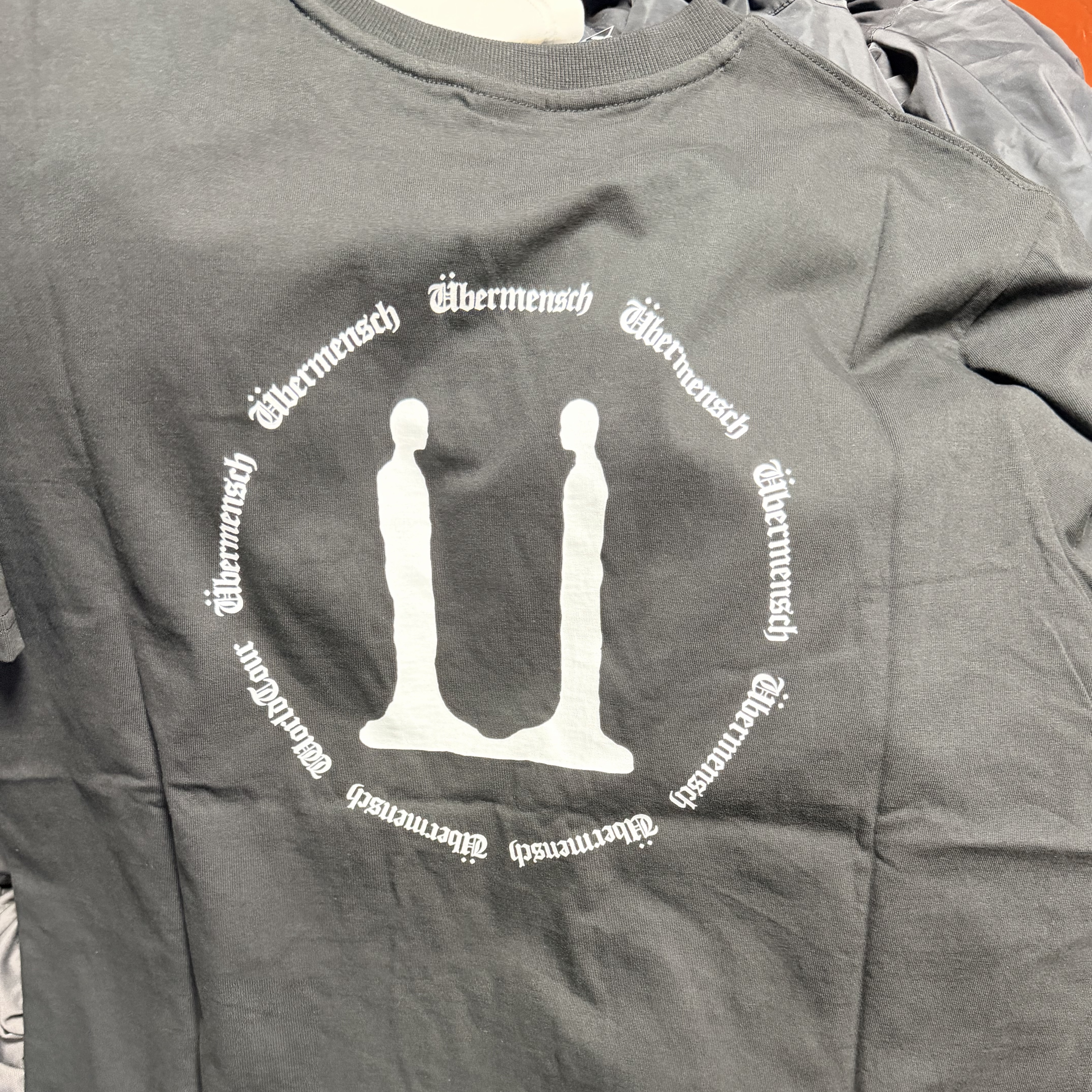 G-DRAGON Ubermensch T-Shirt Black 착용 스타일