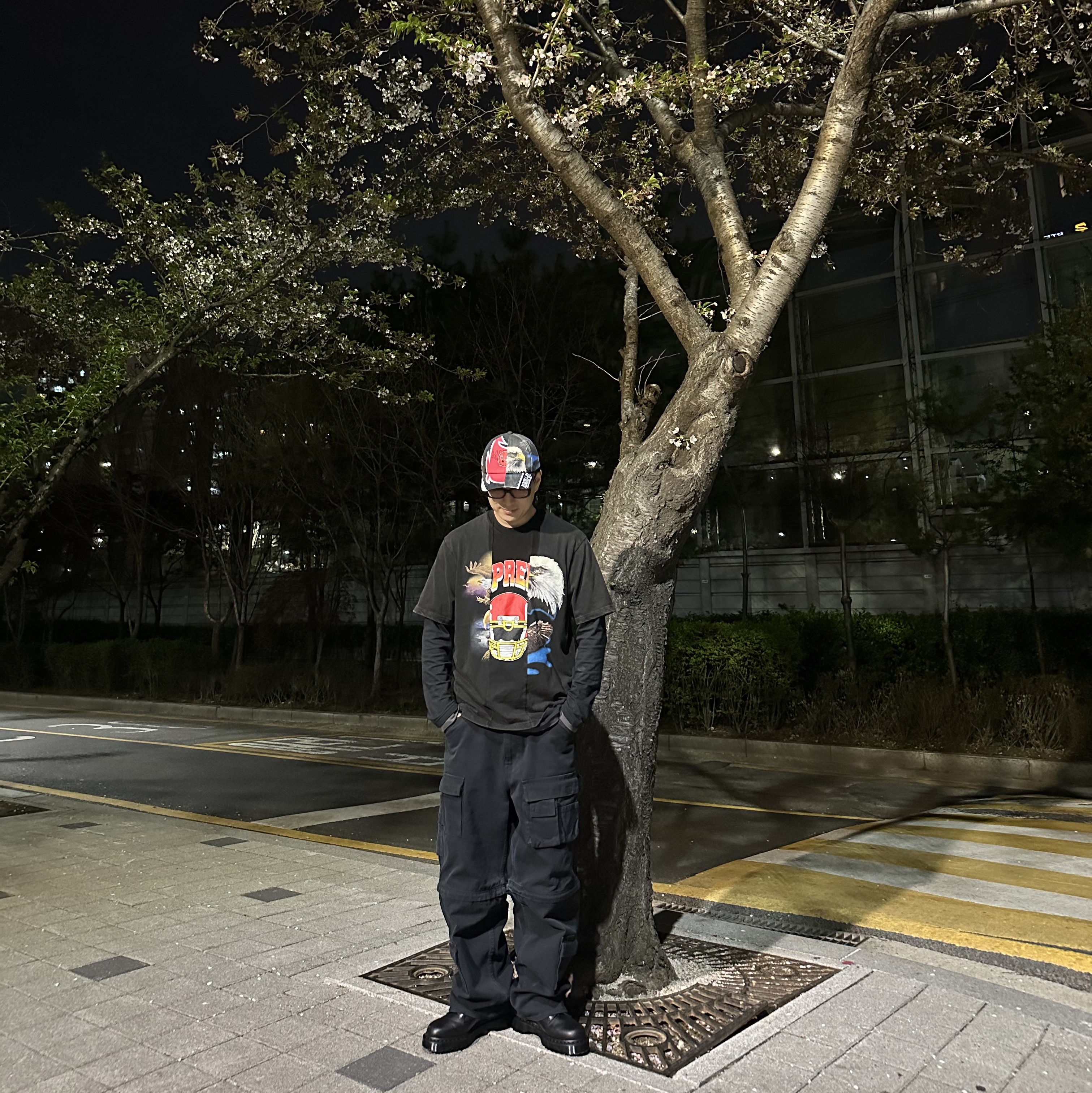 Supreme x MM6 Maison Margiela Split S/S Top Black - 26SS, Supreme x MM6 Maison Margiela Split 6-Panel Black - 26SS 착용 스타일 - 3