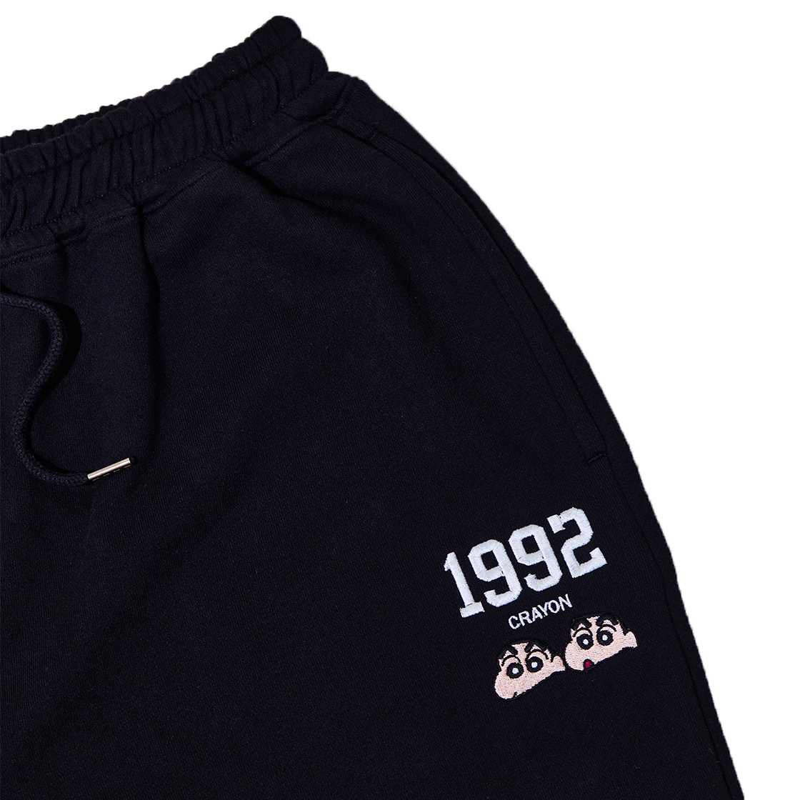 댄꼼마 X 짱구 1992 트레이닝 반바지 (블랙)(DANCOMMA x Crayon Shin-chan 1992 Sweat Shorts (Black)) - 4