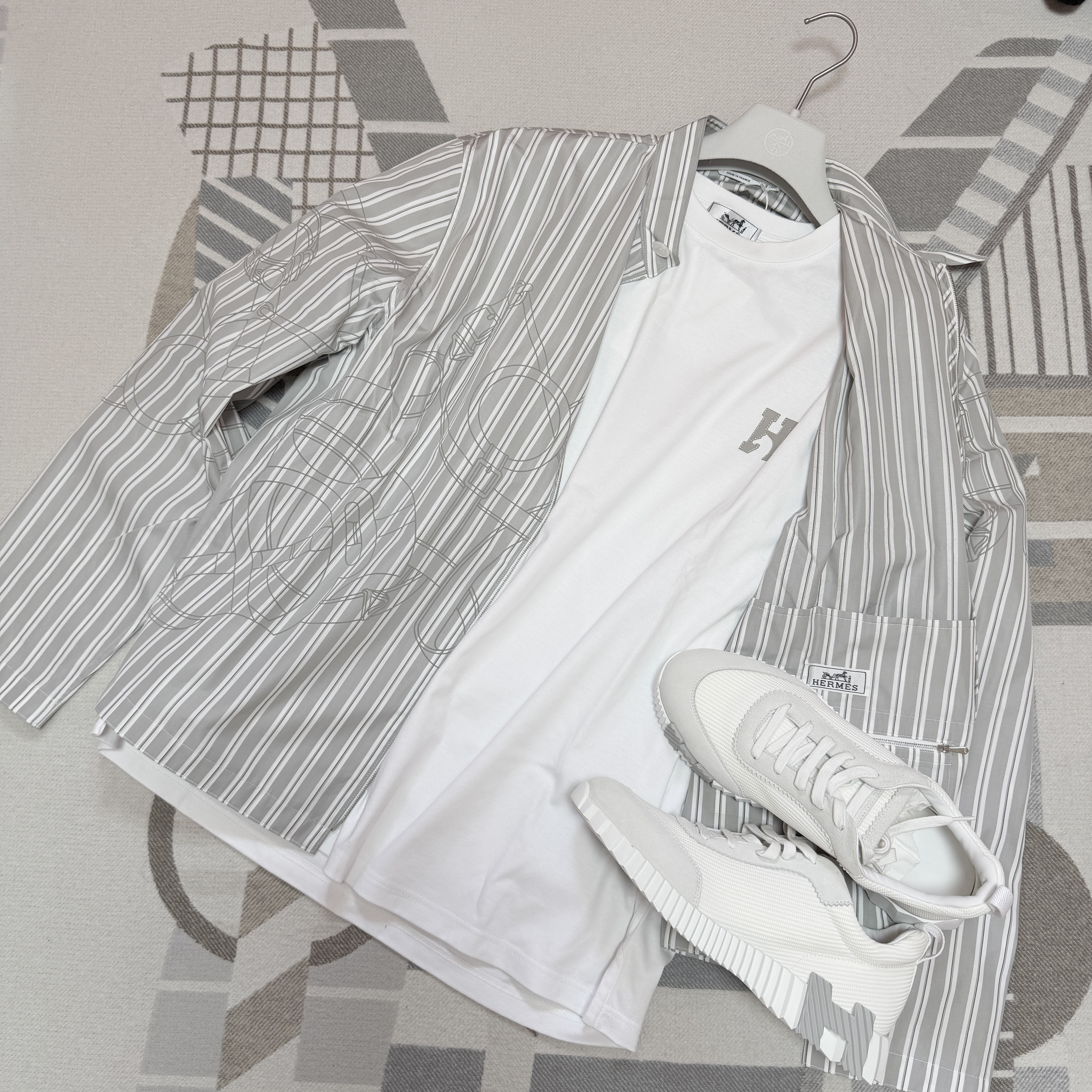 Hermes Bouncing Sneakers Mesh Suede Goatskin & Blanc Blanc 착용 스타일