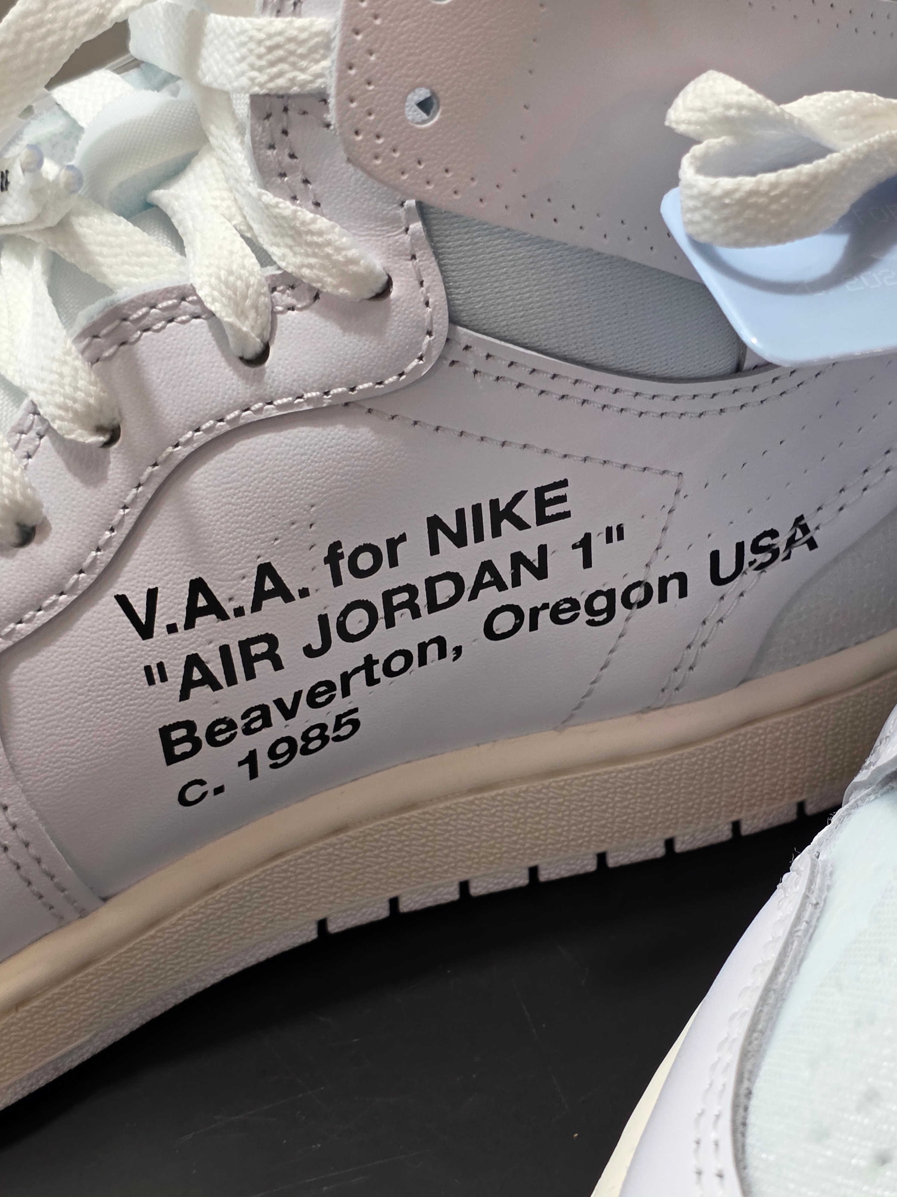Jordan 1 x Virgil Abloh Archive Retro High Alaska White, Gucci 450950 GG Supreme Snake Tote Shoulder Bag 착용 스타일 - 3
