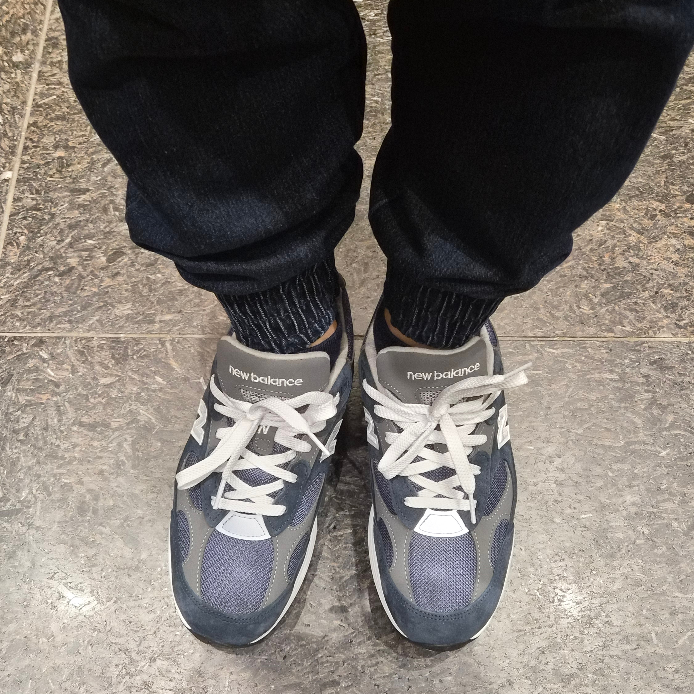 New Balance 992 Made in USA Core Navy 착용 스타일 - 1