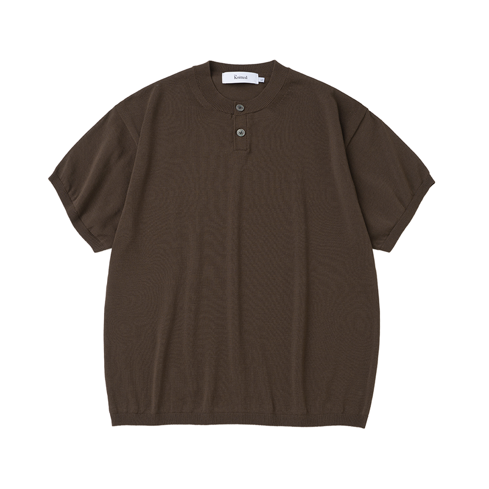 니티드 쉘론 냉감 싱글 크롭 헨리넥 니트 브라운(Knitted Shelron Cooling Single Crop Henly-Neck Knit Brown)
