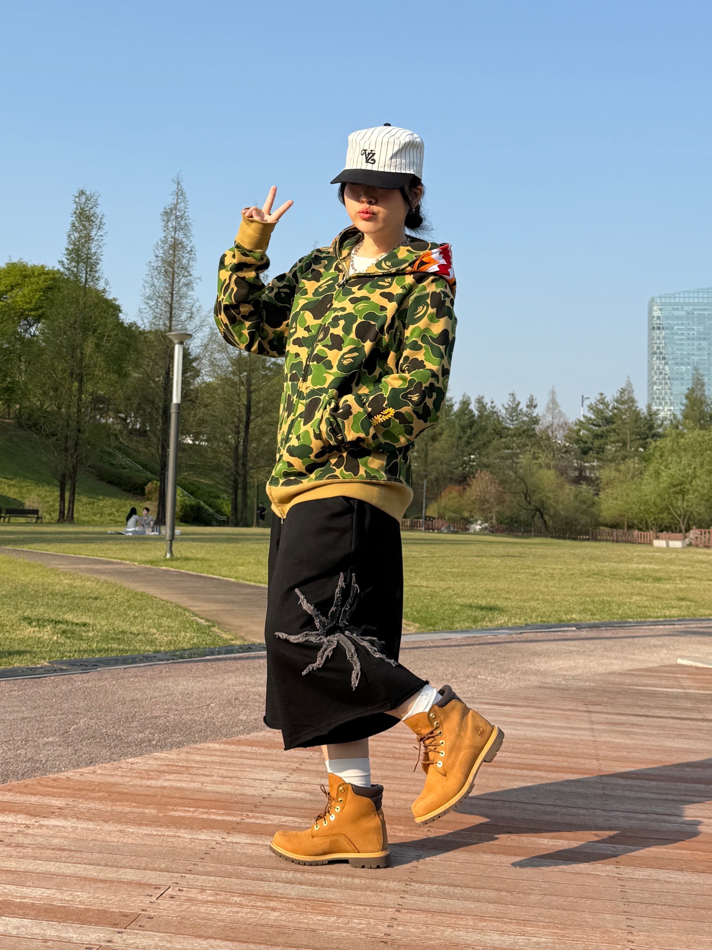 BAPE ABC Camo Tiger Full Zip Hoodie Army Green 착용 스타일