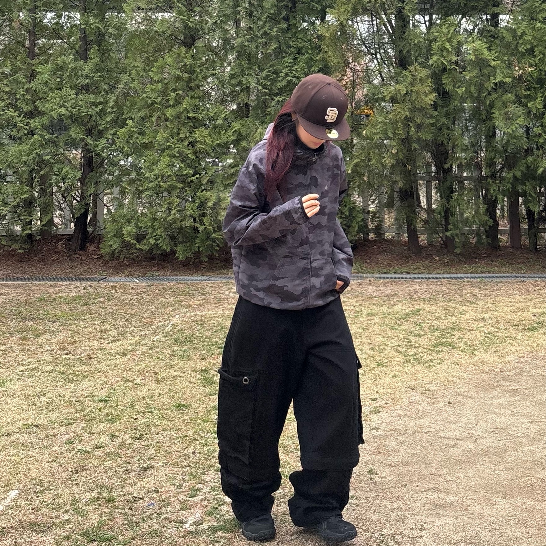 SLOW RECORD HOUSE Ripstop Camo Windbreaker Charcoal 착용 스타일 - 3