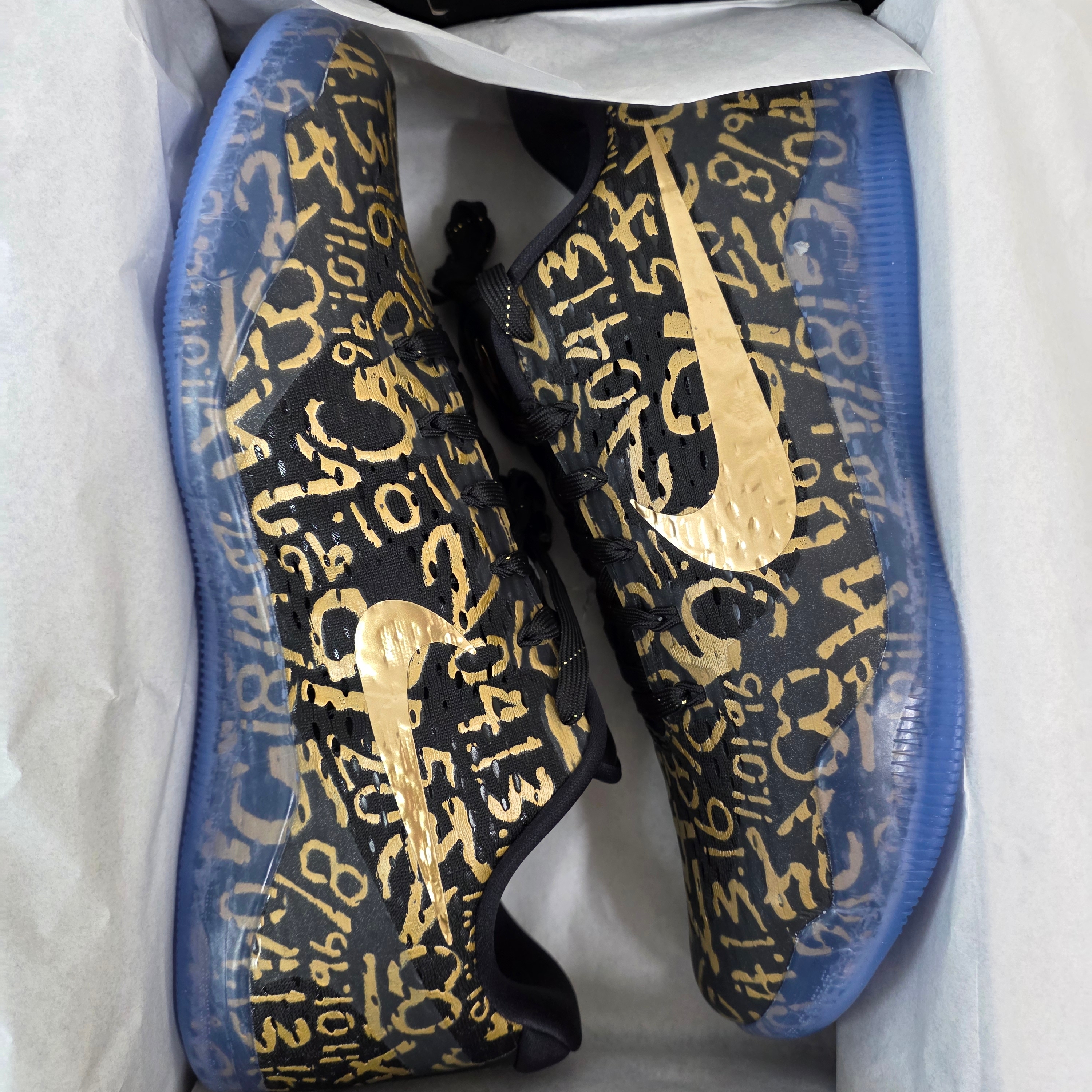 Nike Kobe 11 Protro Black and Metallic Gold 착용 스타일 - 2