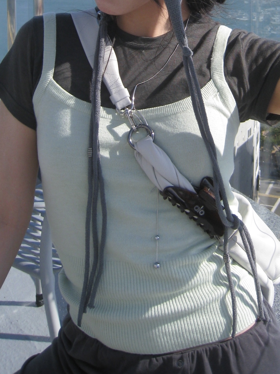 (W) Alo Yoga 90's Claw Clip Brown Tortoise 착용 스타일 - 3