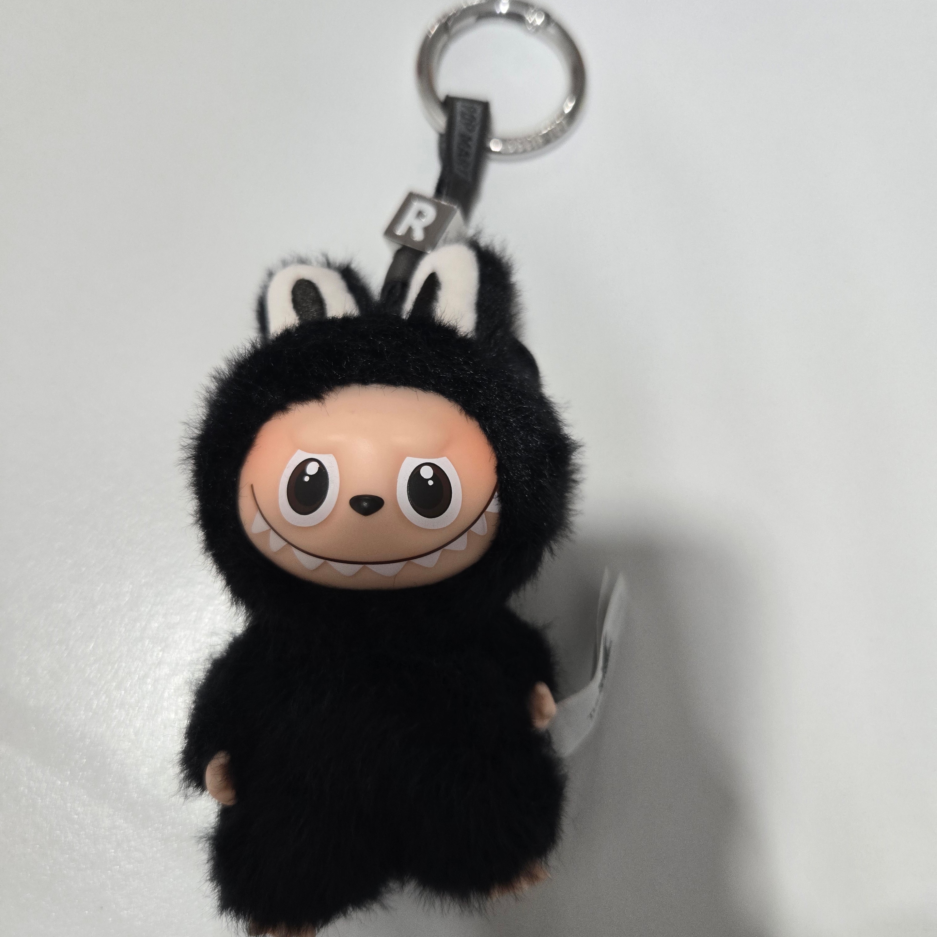 Pop Mart Labubu The Monsters Pin For Love Series Vinyl Plush Pendant (N-Z) R (Opened Case) 착용 스타일