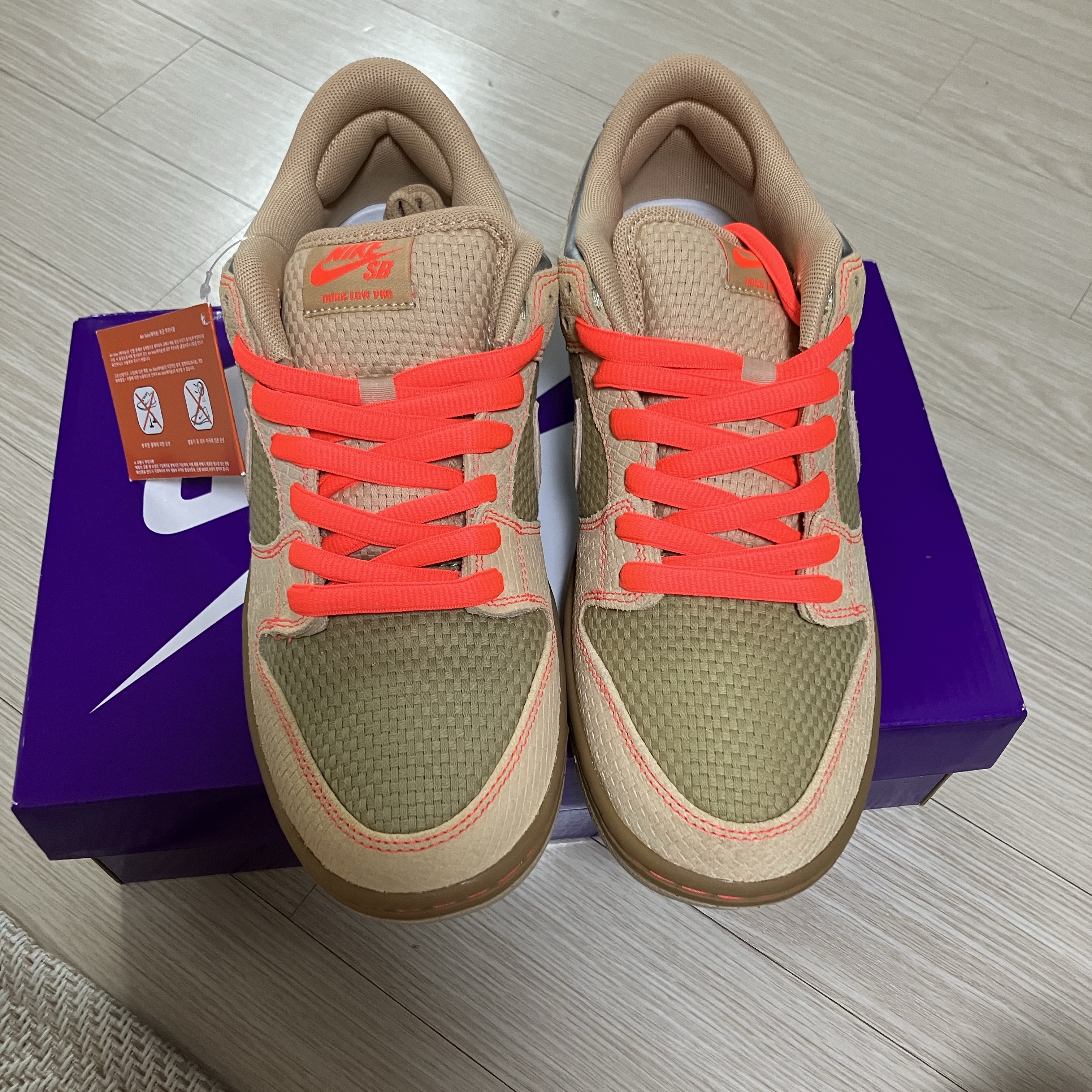Nike SB Dunk Low Songkran Canvas and Parachute Beige 착용 스타일 - 3
