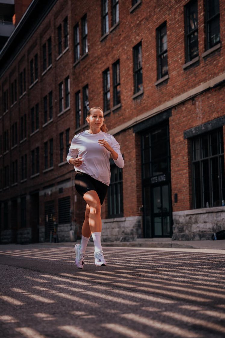 데카트론 여성 4부 러닝 레깅스 쇼츠 런 드라이 100 스모크 블랙(DECATHLON Women’s Running Tight Shorts Run Dry 100 Smoke Black) - 8