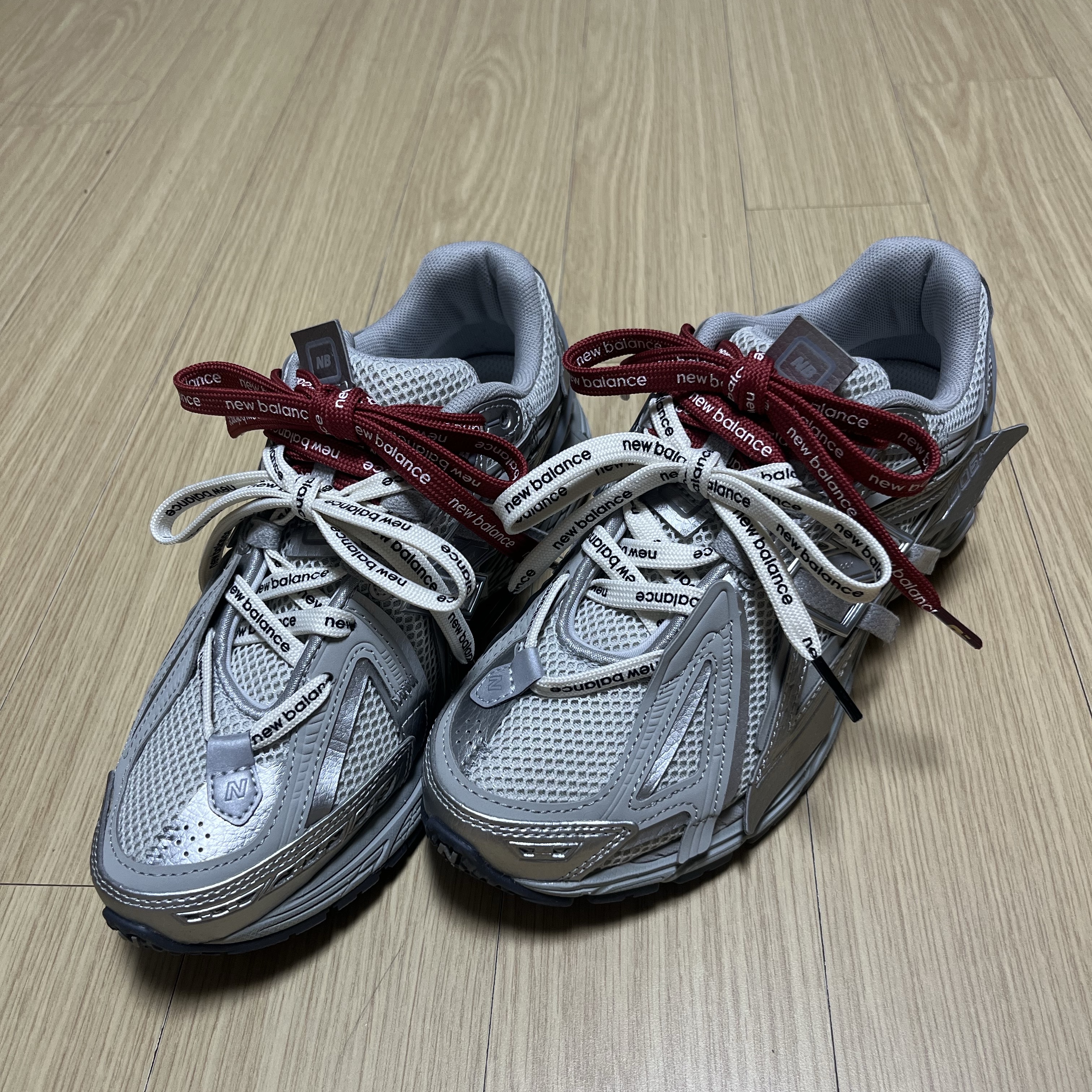 New Balance 1906A Concrete Silver Metallic 착용 스타일