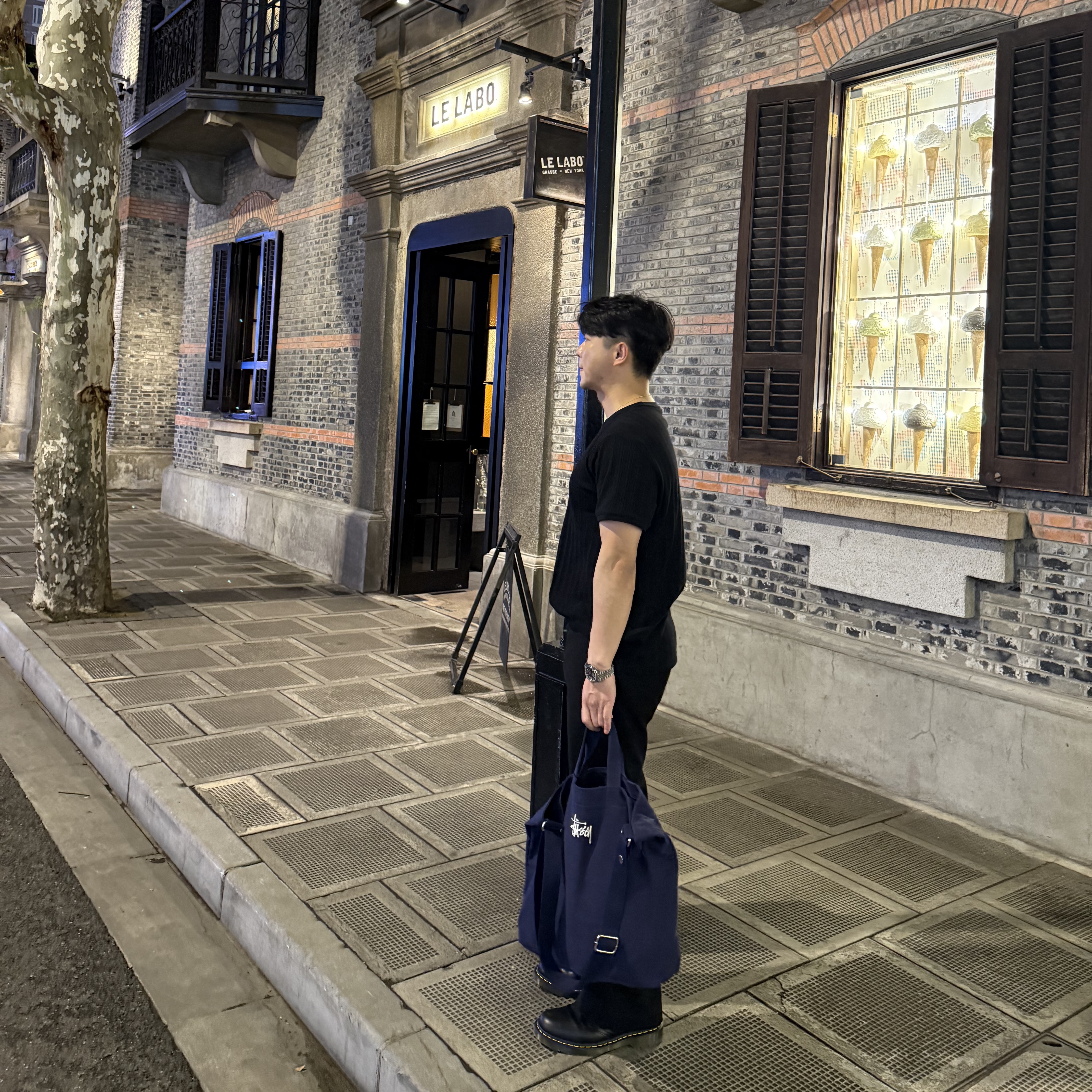 Stussy Canvas Crossbody Bag Navy 착용 스타일 - 1