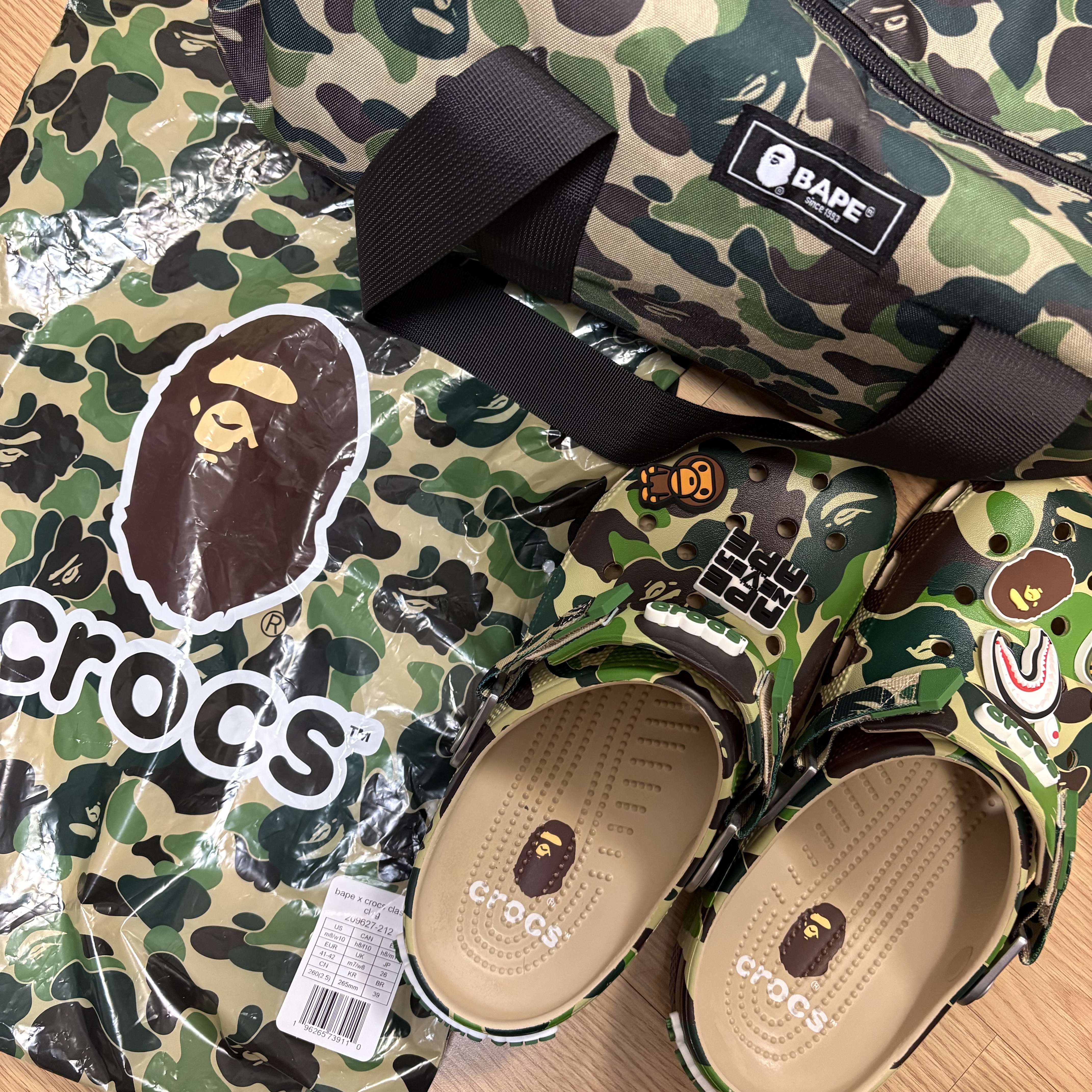 Crocs x BAPE Classic Clog Chai 착용 스타일