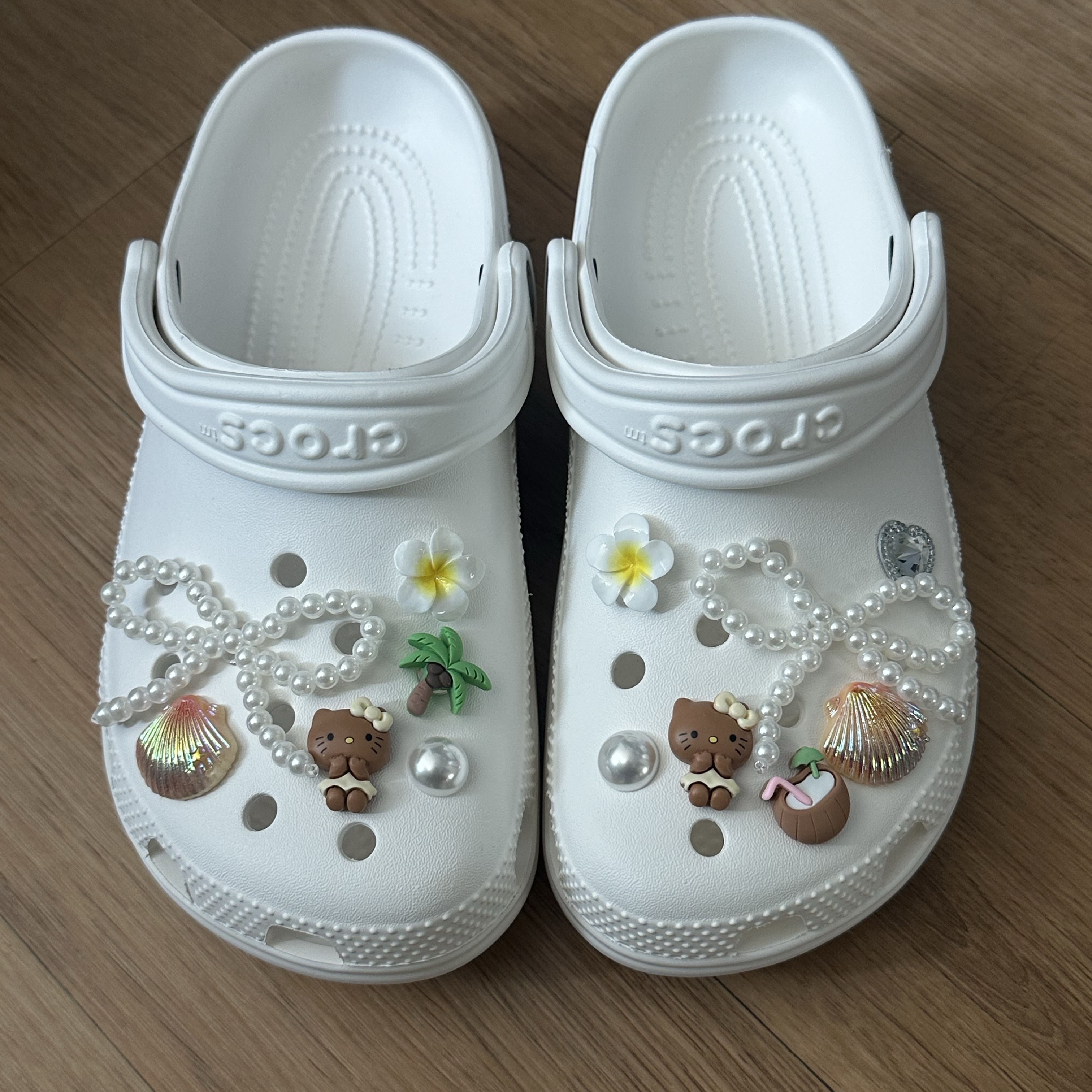 Crocs Classic Clog White 착용 스타일