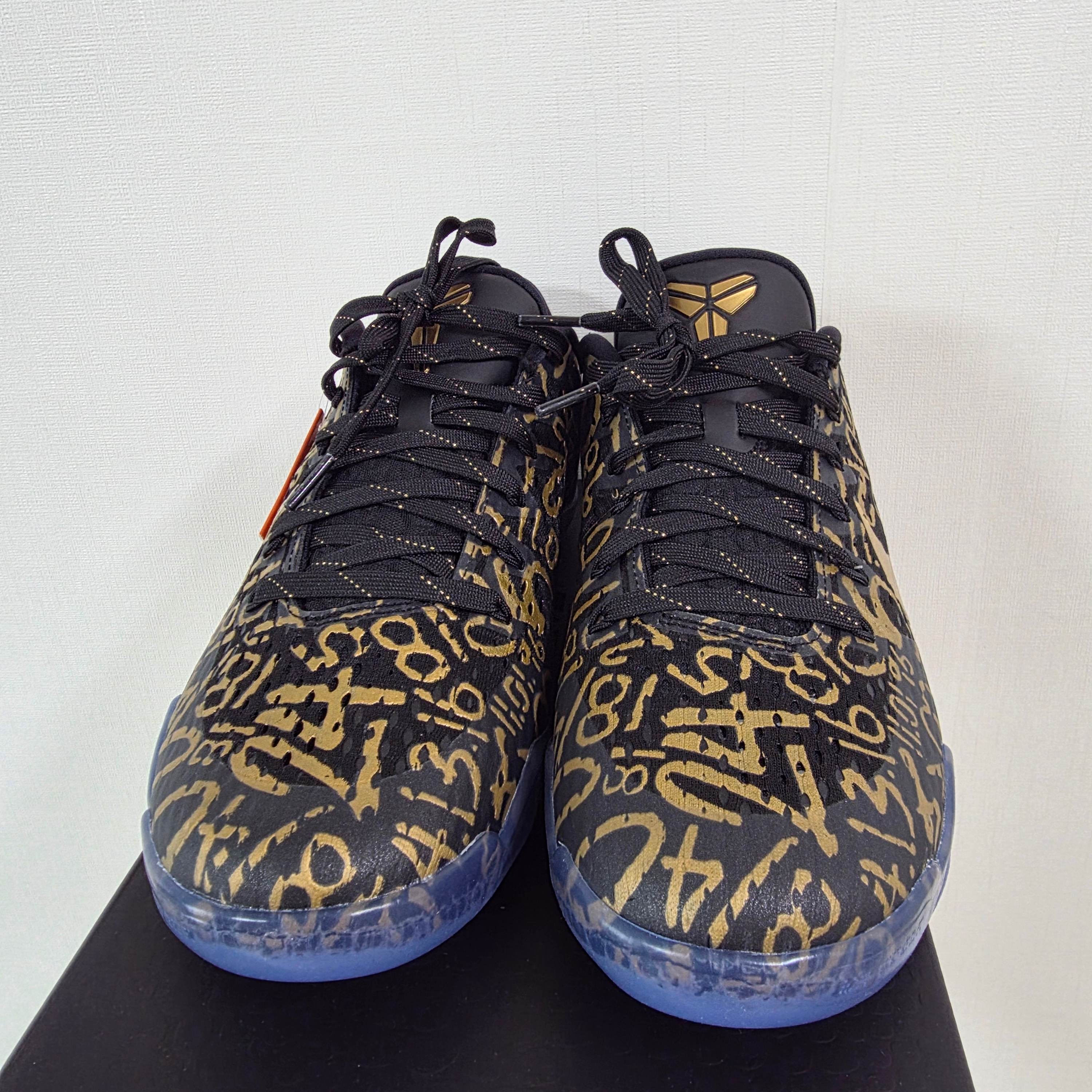 Nike Kobe 11 Protro Black and Metallic Gold 착용 스타일 - 3