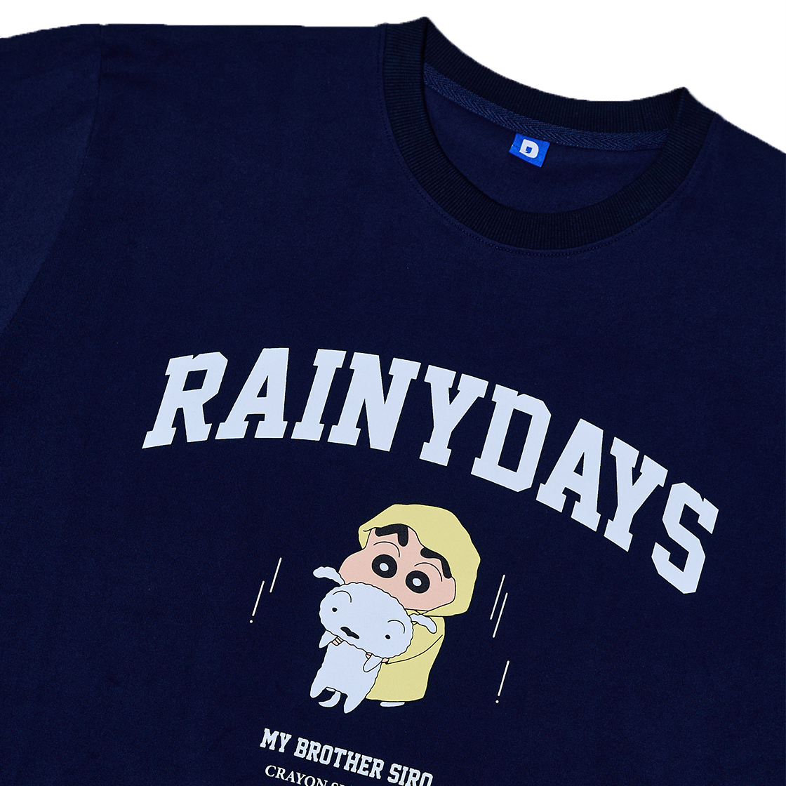 댄꼼마 X 짱구 비오는날 반팔 티셔츠 (네이비)(DANCOMMA x Crayon Shin-chan Rainy Day Short Sleeve T-Shirt (Navy)) - 2