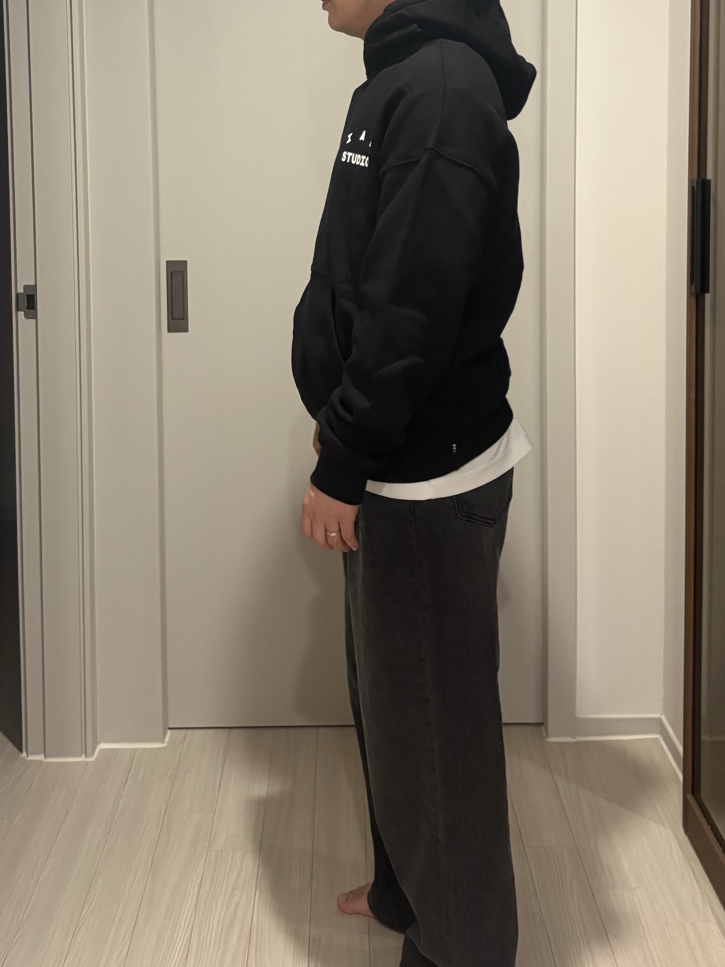 IAB Studio Hoodie Black 착용 스타일 - 4