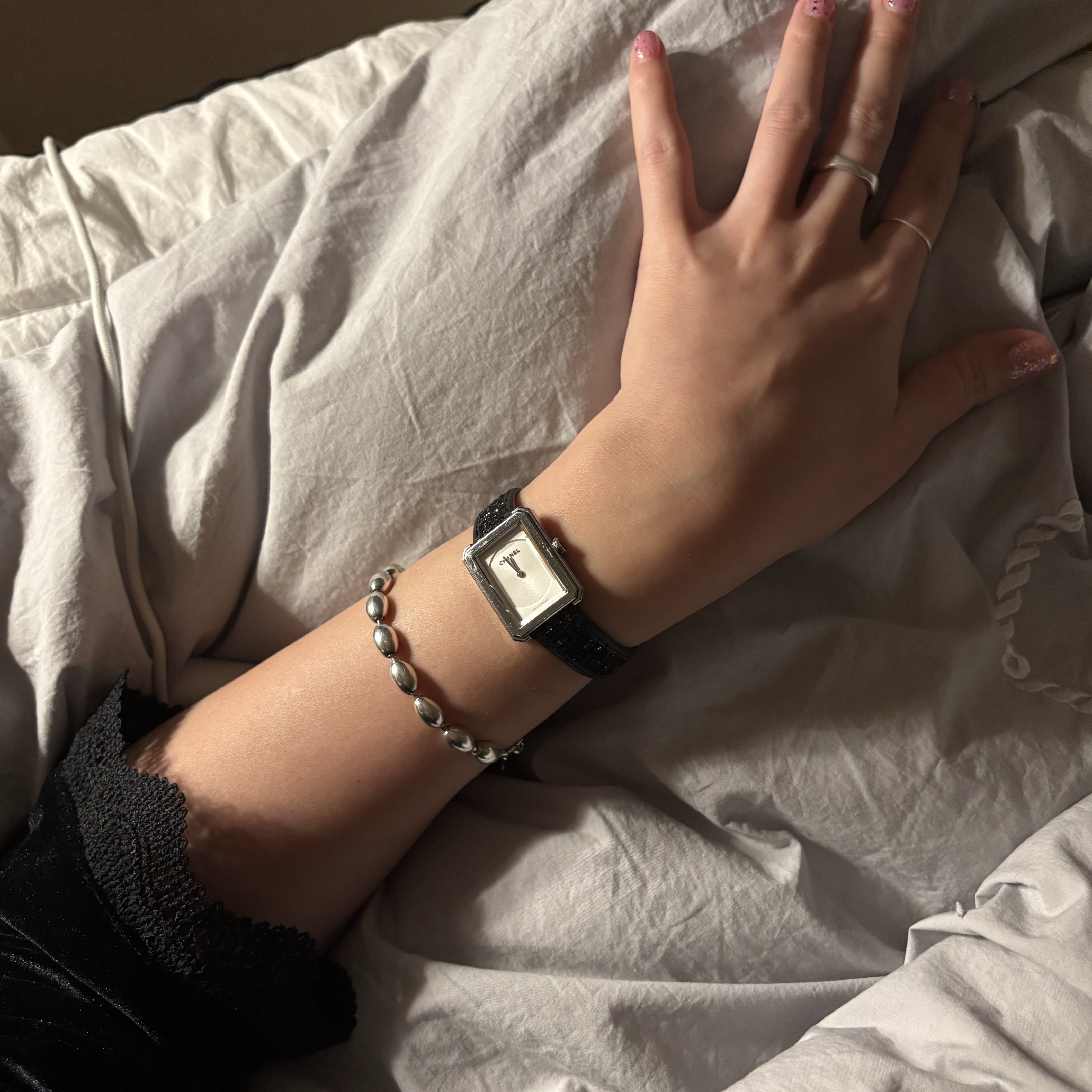 Chanel Boy.Friend Watch Medium Steel Silver 착용 스타일