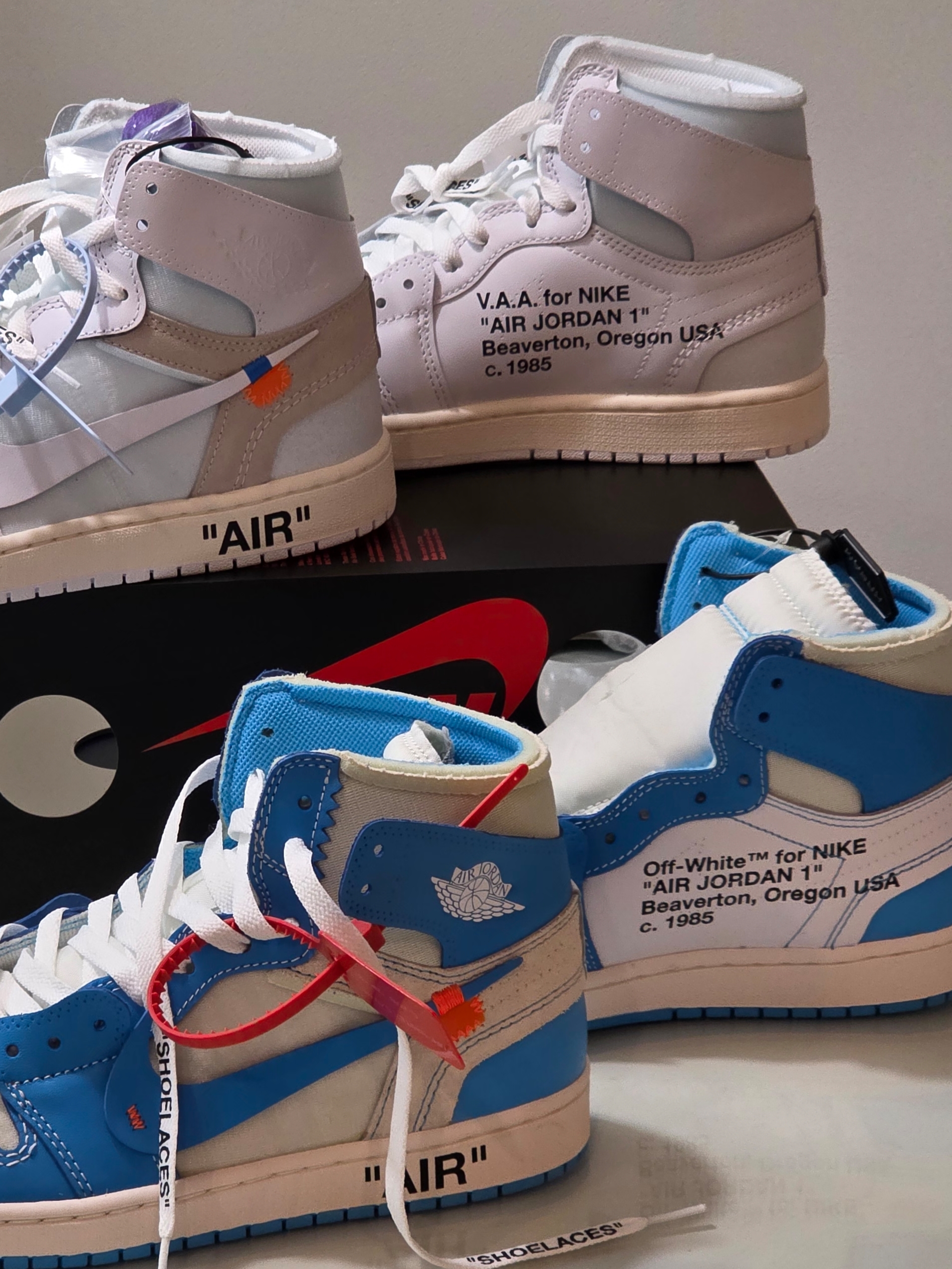 Jordan 1 x Virgil Abloh Archive Retro High Alaska White, Gucci 450950 GG Supreme Snake Tote Shoulder Bag 착용 스타일 - 2