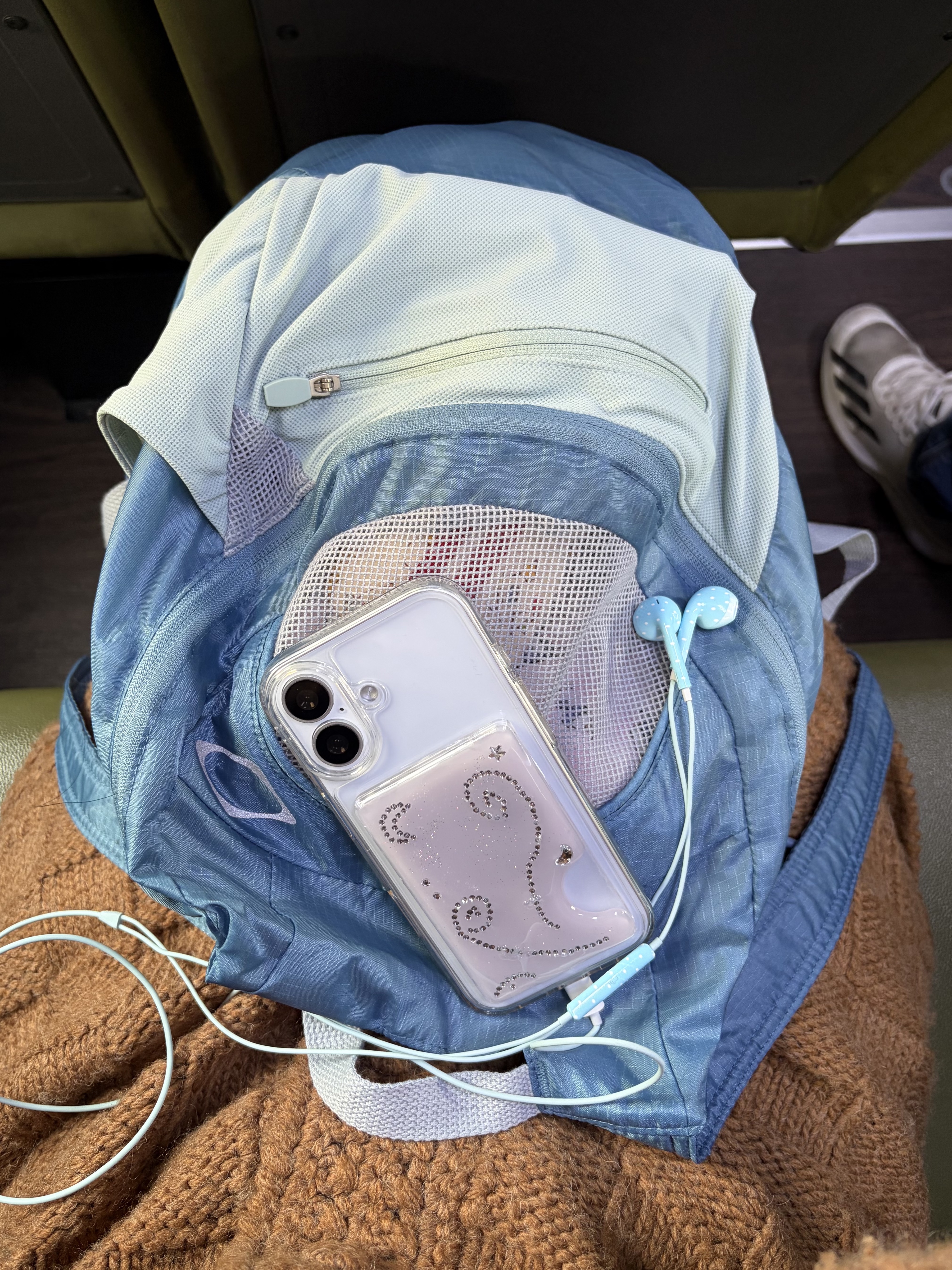 Mischief Lightweight Zip Around Backpack Blue Grey, CAVISH x Ha Hyun Sang Star Wired Earphones (USB-C) 착용 스타일