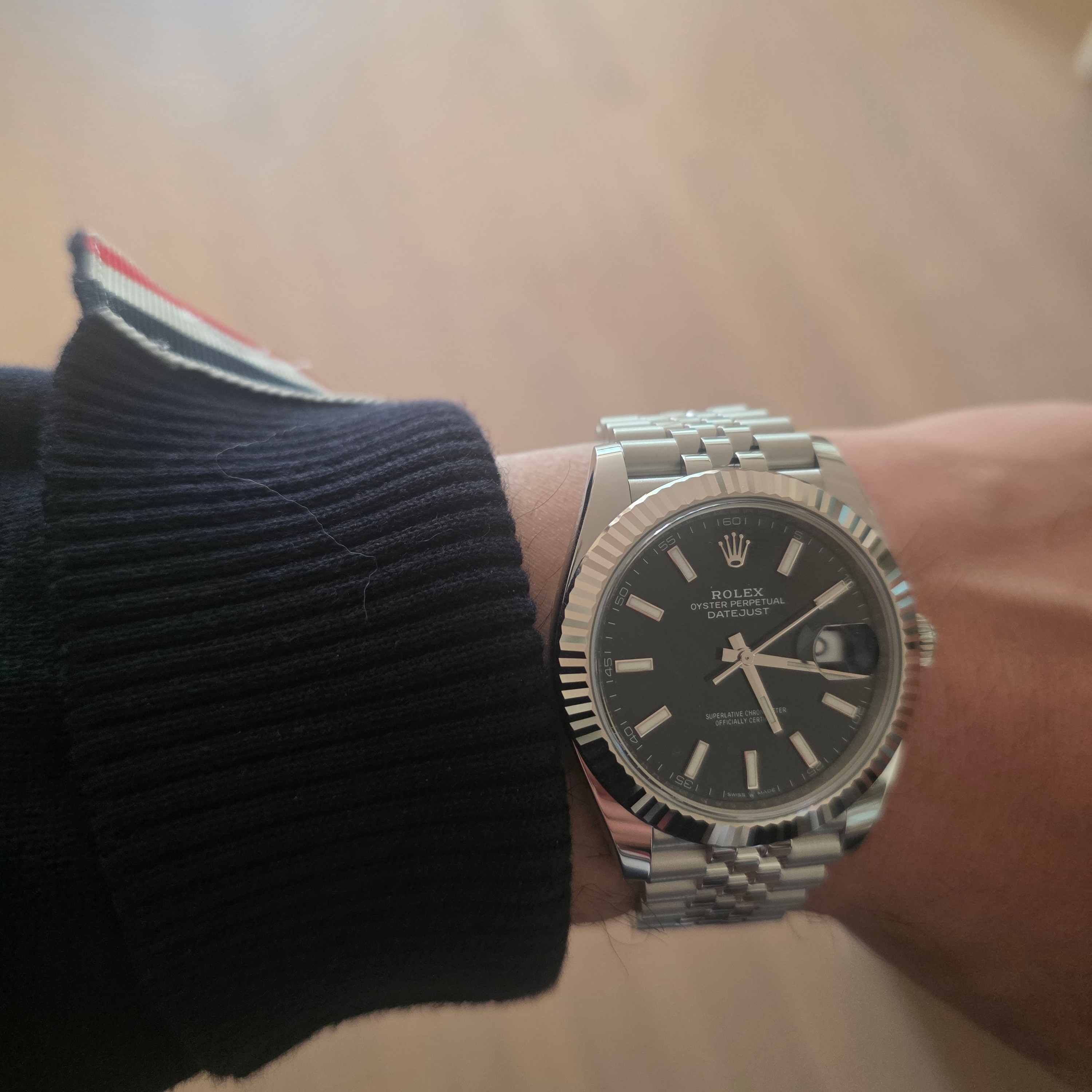 Rolex Datejust 41mm 126334 Bright Black Jubilee 착용 스타일 - 2