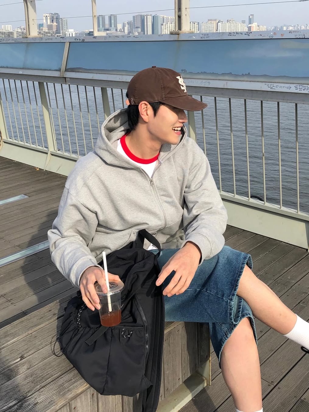 Sunday Ceremony Sy Logo 5 Panel Cotton Cap - Brown 착용 스타일 - 2