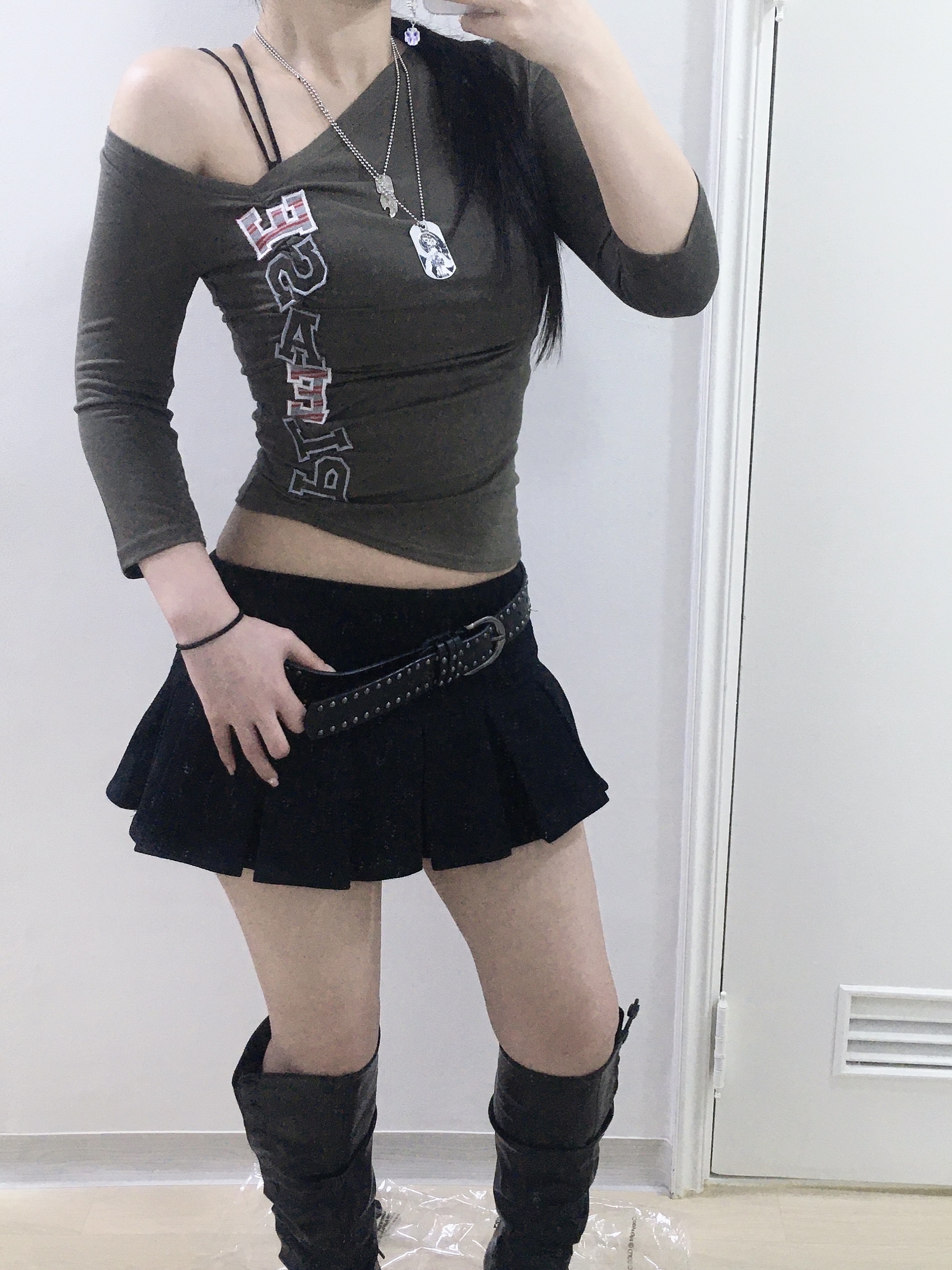 Hysteric Glamour You Pay Necklace Silver, Hysteric Glamour Guitar Girl Ball Chain Necklace Silver 착용 스타일 - 1