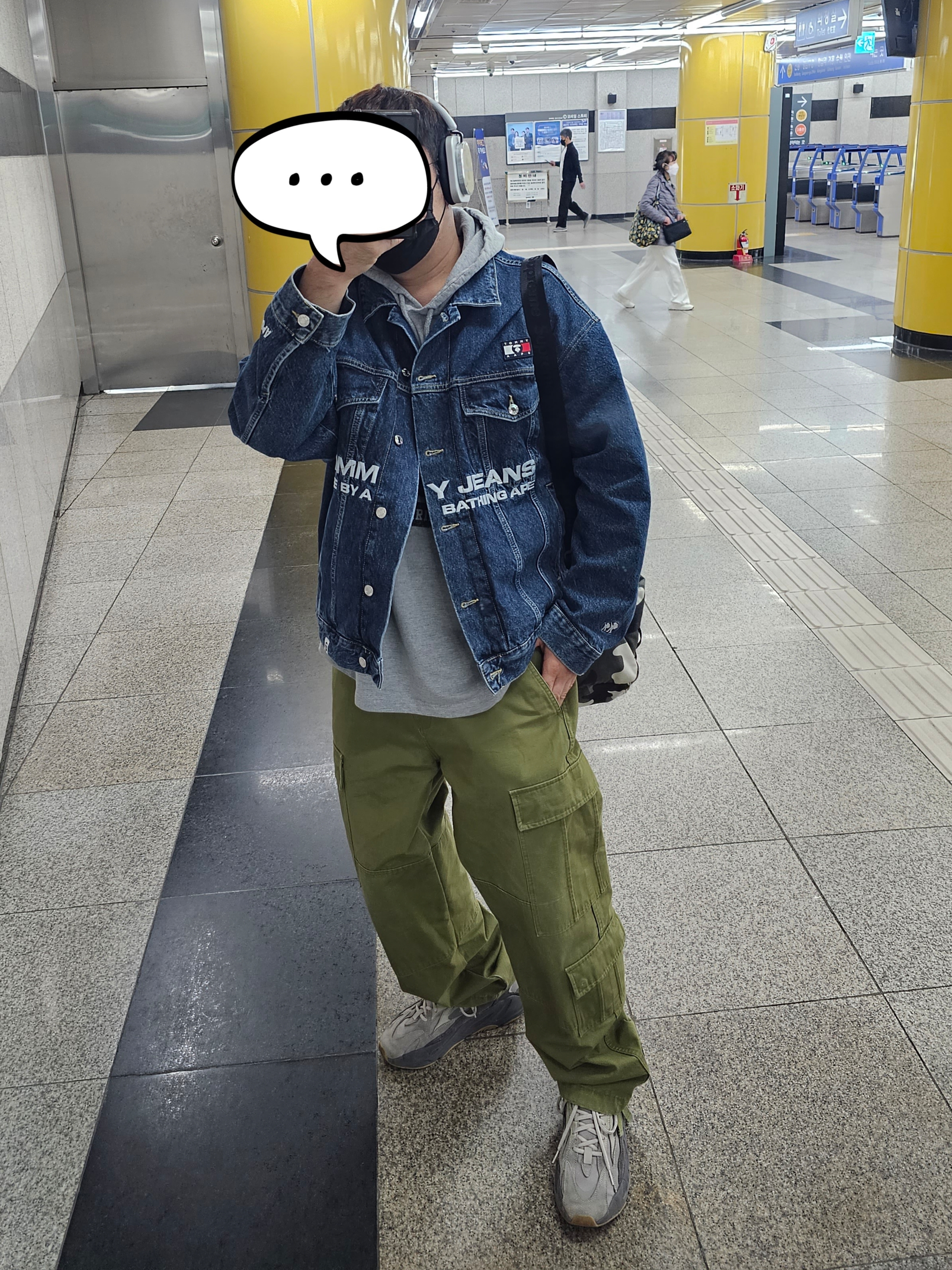 Stussy Ripstop Surplus Cargo Pants Vintage Olive, Adidas Yeezy Boost 700 V2 Tephra 2023 착용 스타일
