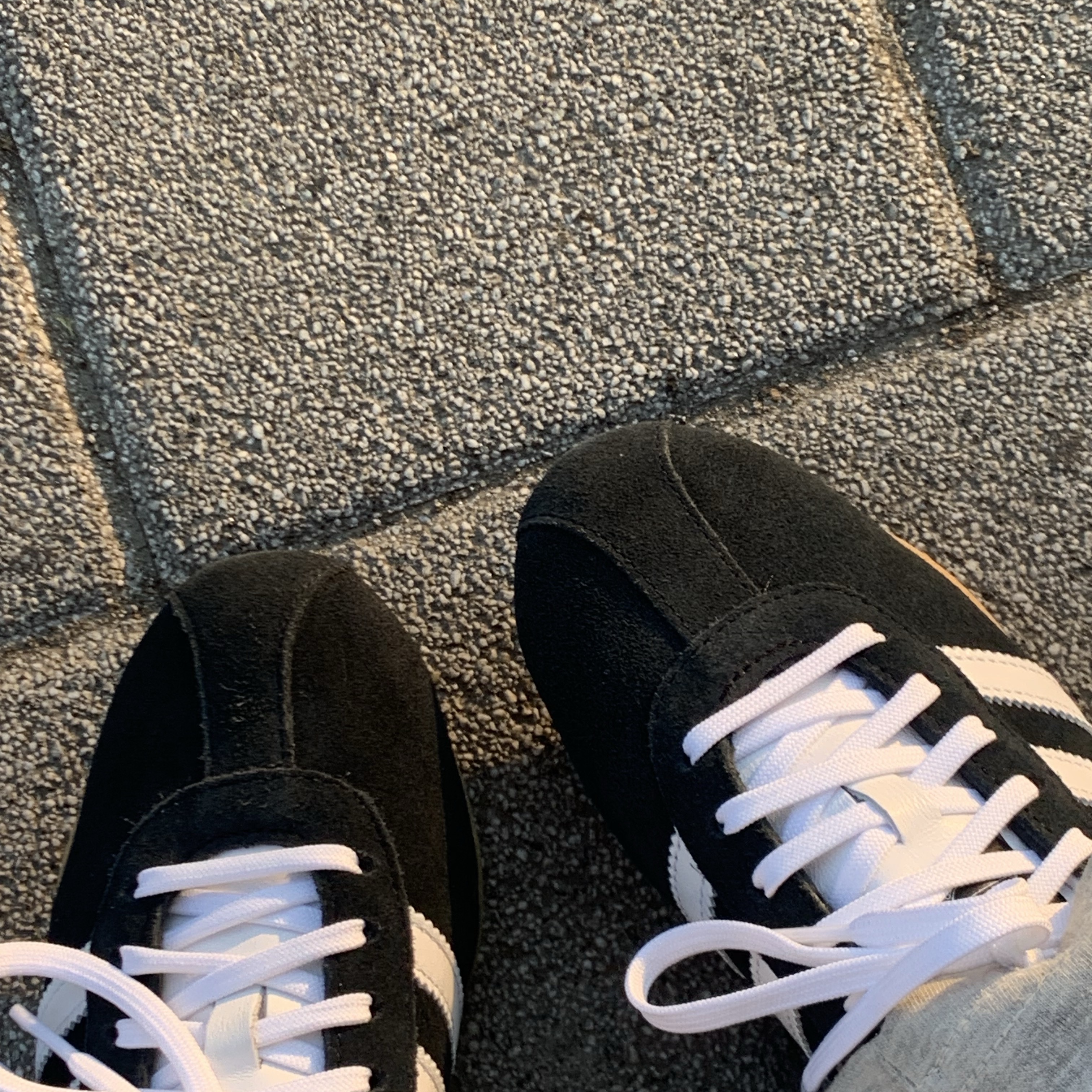 (W) Adidas Tokyo Core Black Cloud White 착용 스타일
