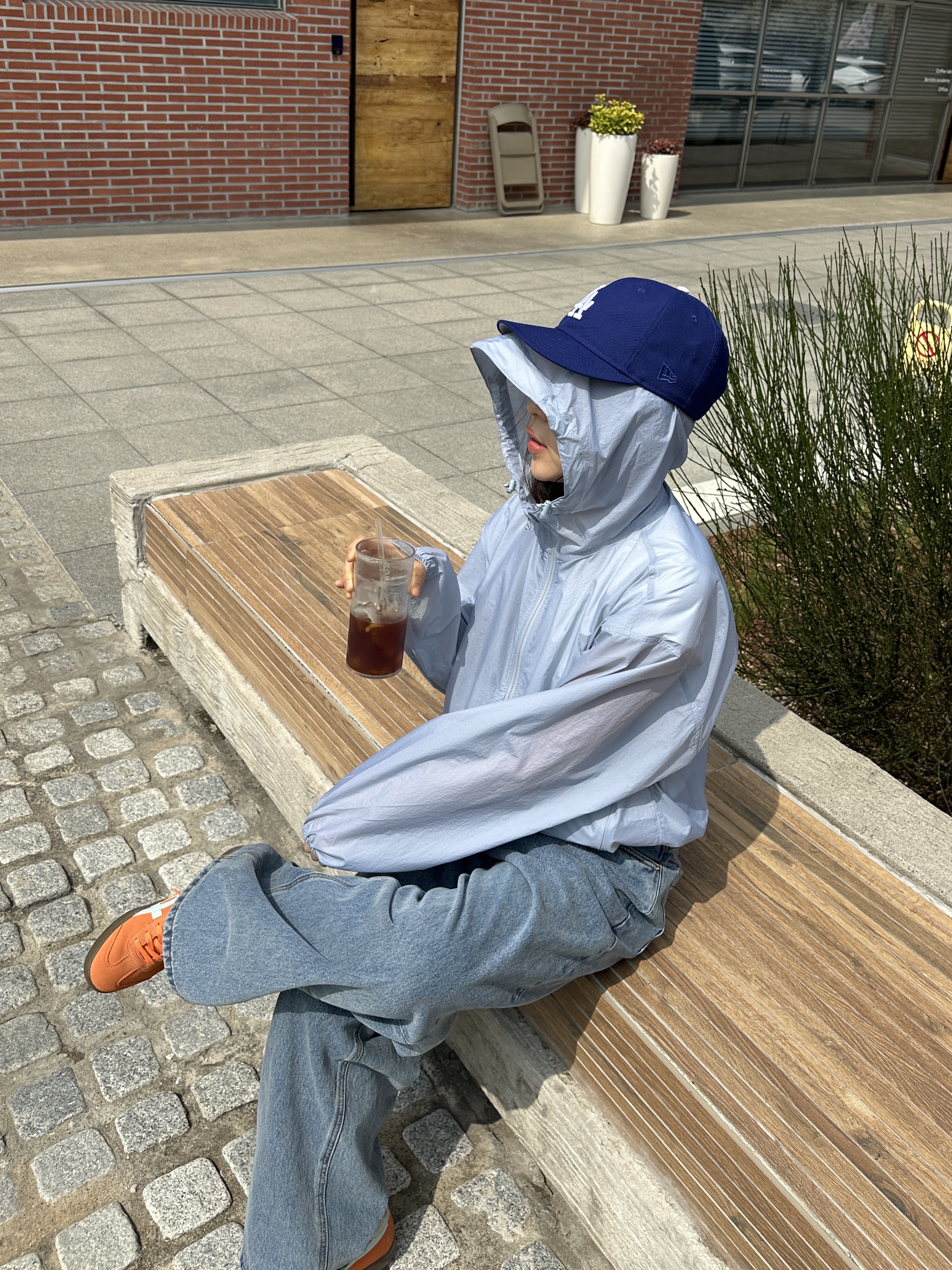 New Era x Beams LA Dodgers 9FIFTY Retro Crown Cap Blue, Onitsuka Tiger Tokuten Fiery Red Cream 착용 스타일 - 2