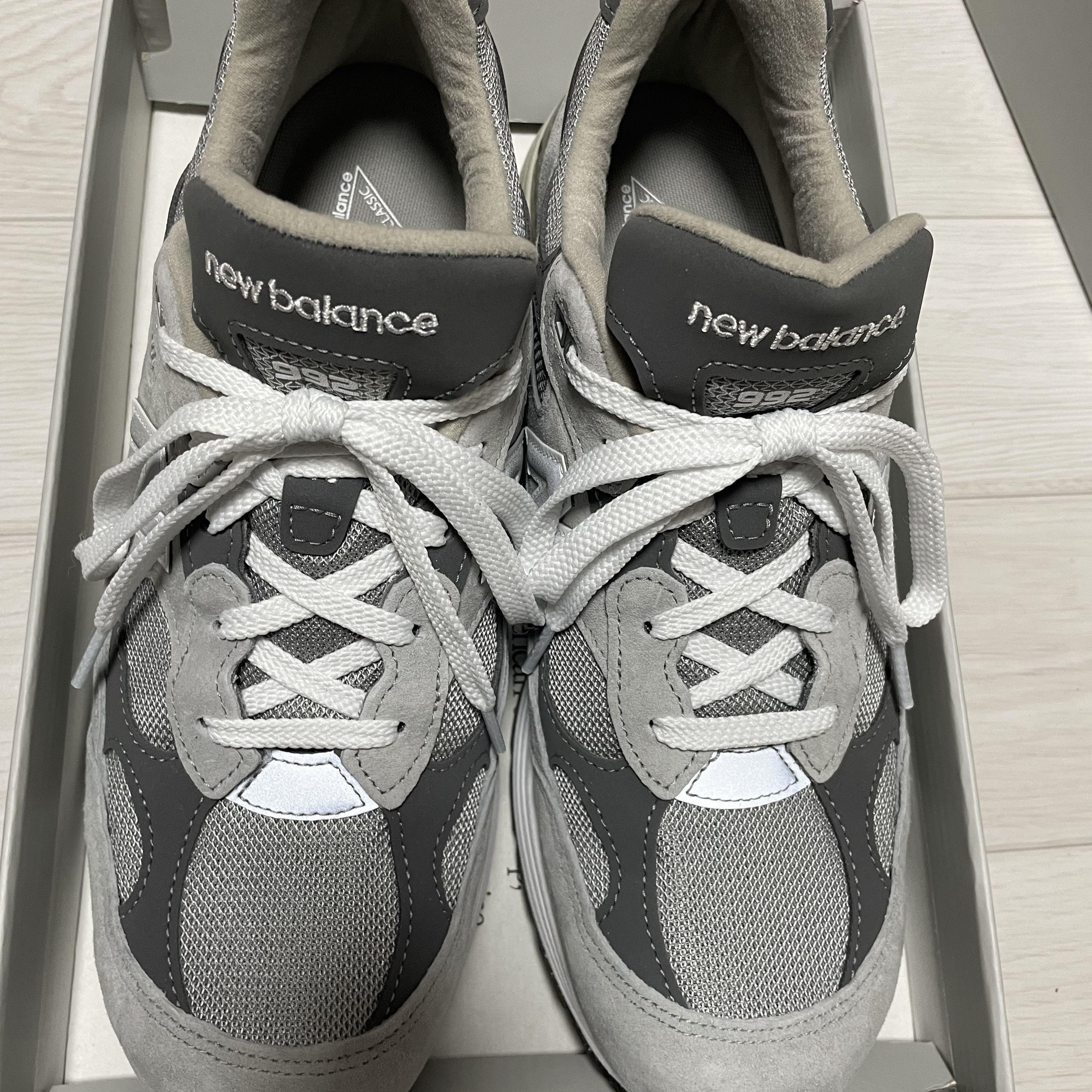 New Balance 992 Made in USA Core Grey Silver Metallic 착용 스타일
