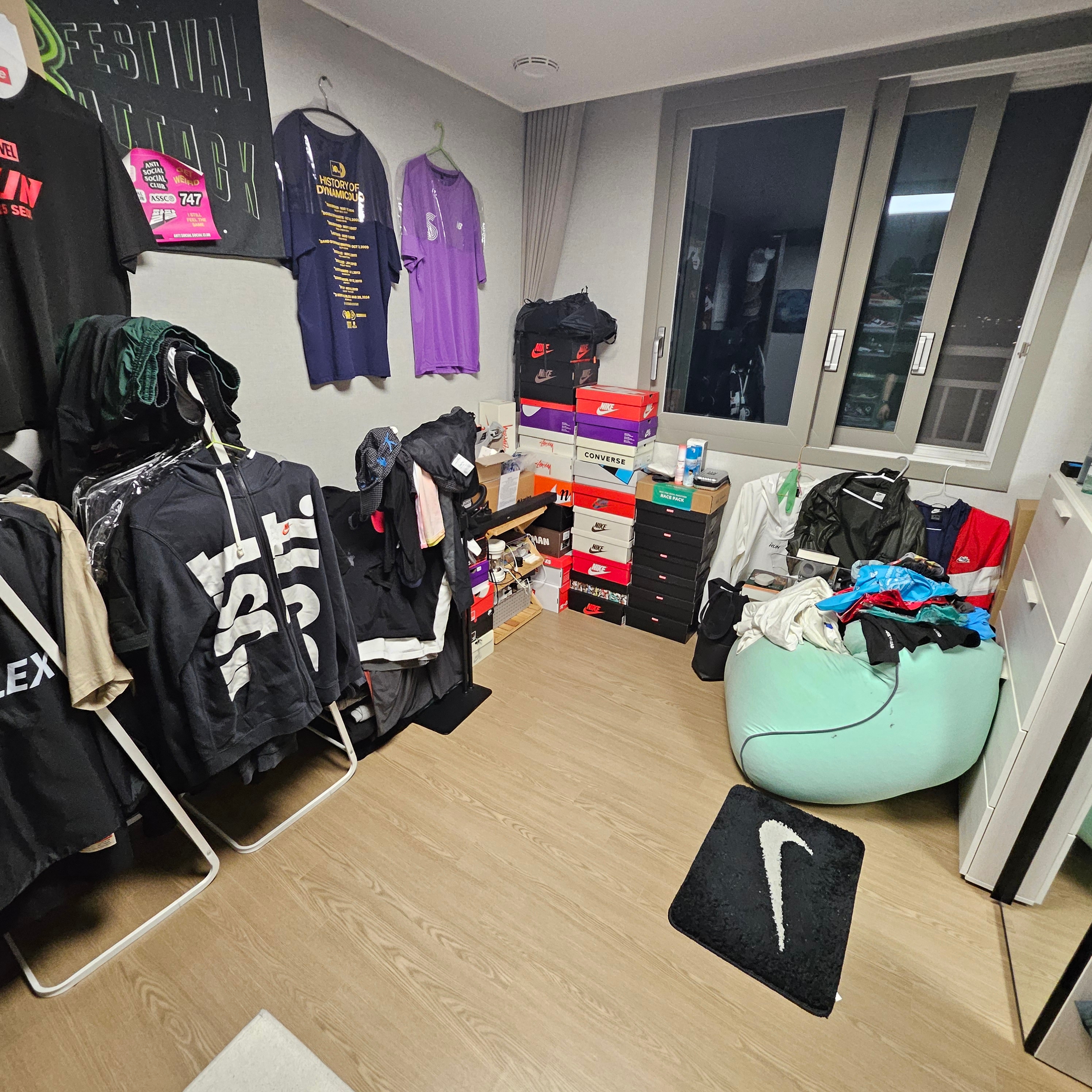Jordan 1 x Fragment x Union LA Black and Varsity Red, Supreme Denim Camp Cap Dirty Indigo - 25FW 착용 스타일 - 3
