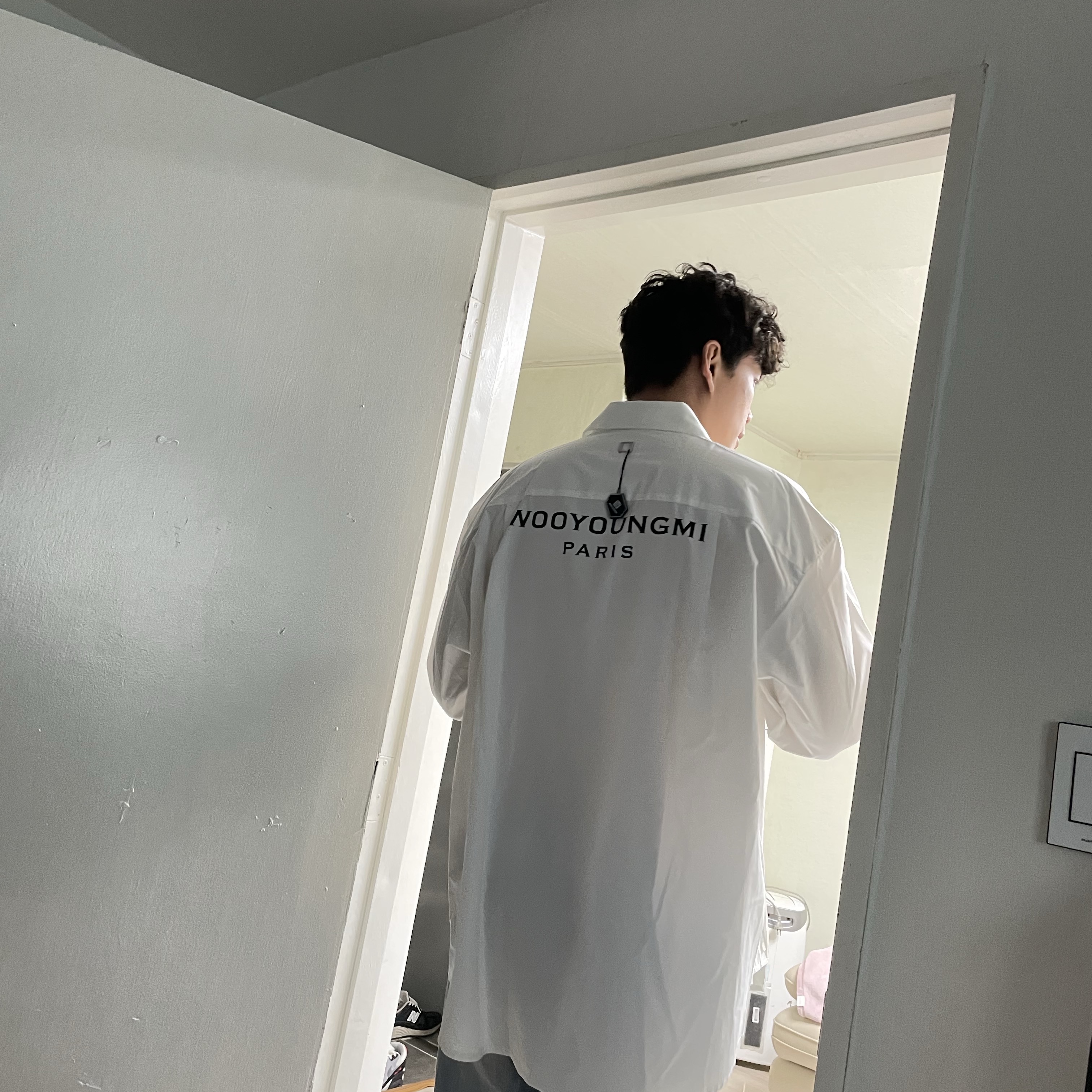 Wooyoungmi Cotton Back Logo Shirt White - 24SS 착용 스타일 - 2