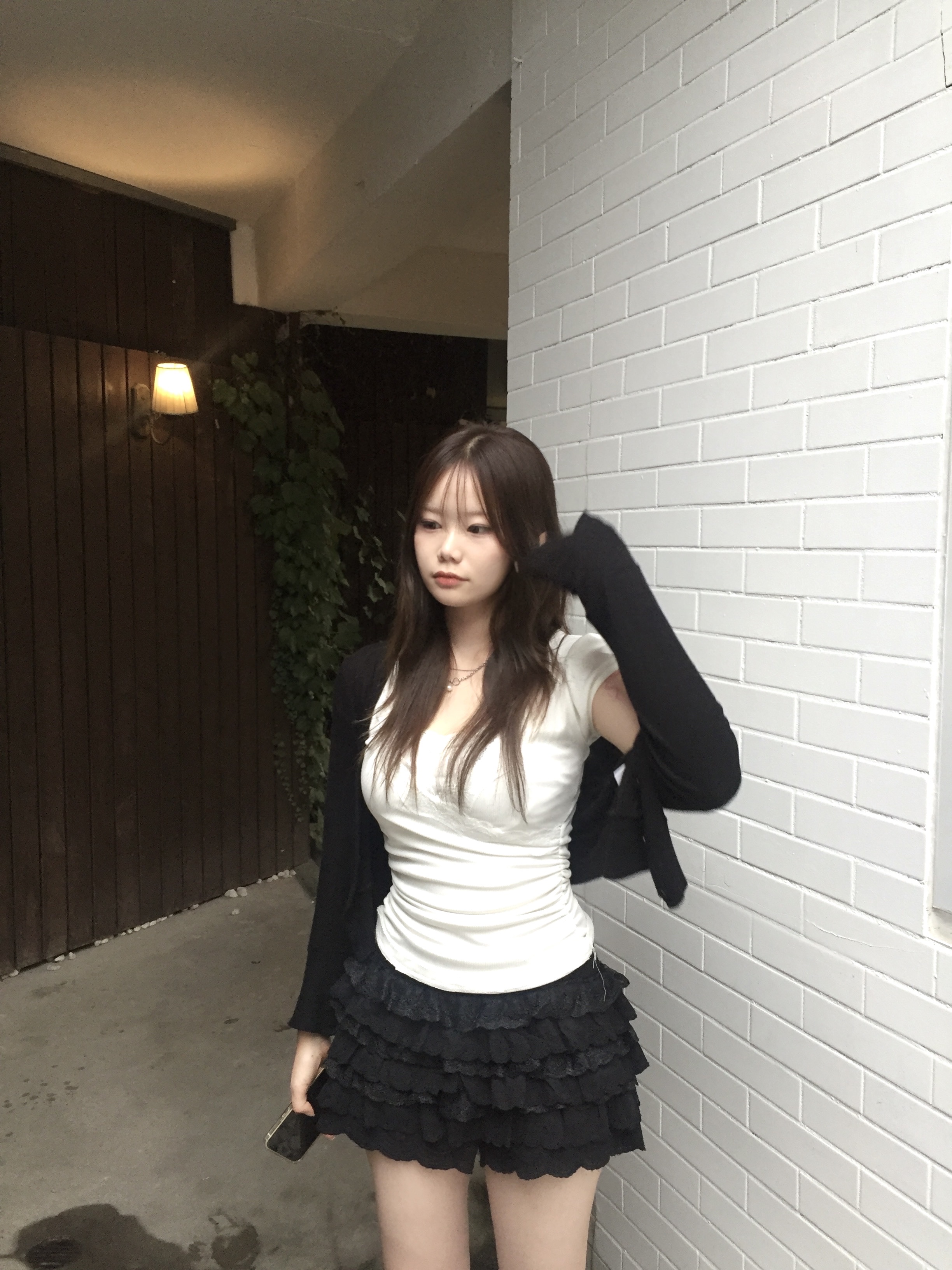 Sculptor Lace Cami Top White 착용 스타일 - 1